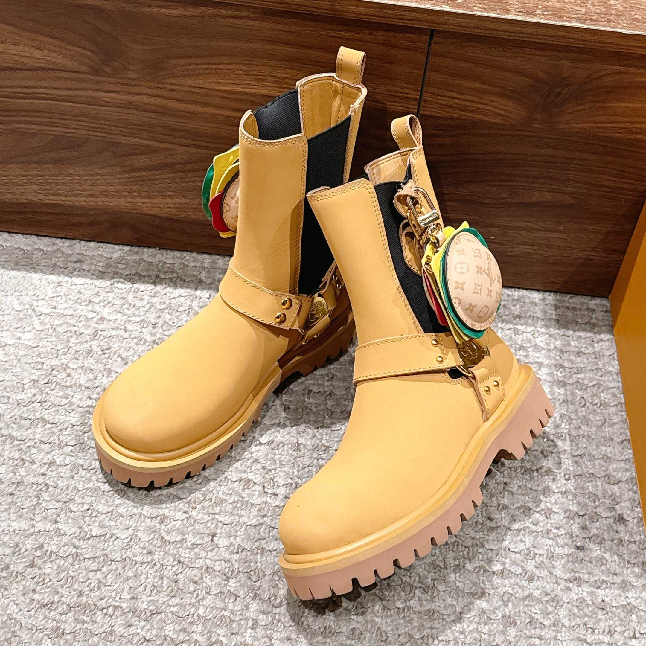 NIGO Louis Vuitton x Timberland Men's & Women's Fall/Winter Leather Mid-Calf Chelsea Boots with Hamburger Bag Detail Solid Color Casual Shoes Ngvp #nigo2537