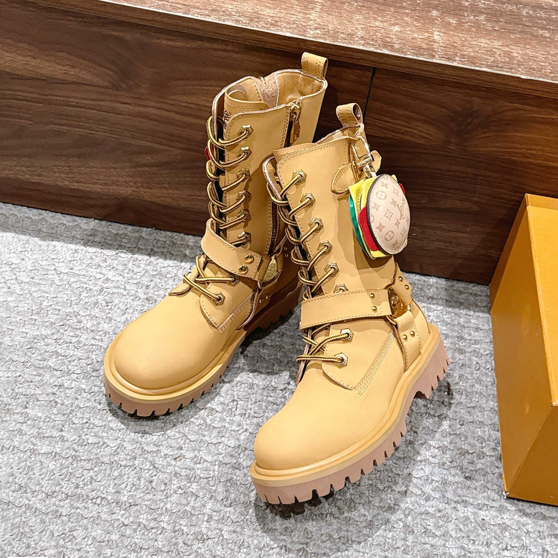 NIGO Louis Vuitton x Timberland Men's & Women's Casual Solid-Color Glossy/Matte Leather Mid-Calf Biker Boots With Laces & Zipper, Fall/Winter Flat Boots With Hamburger Bag Detail Shoes Ngvp #nigo2536