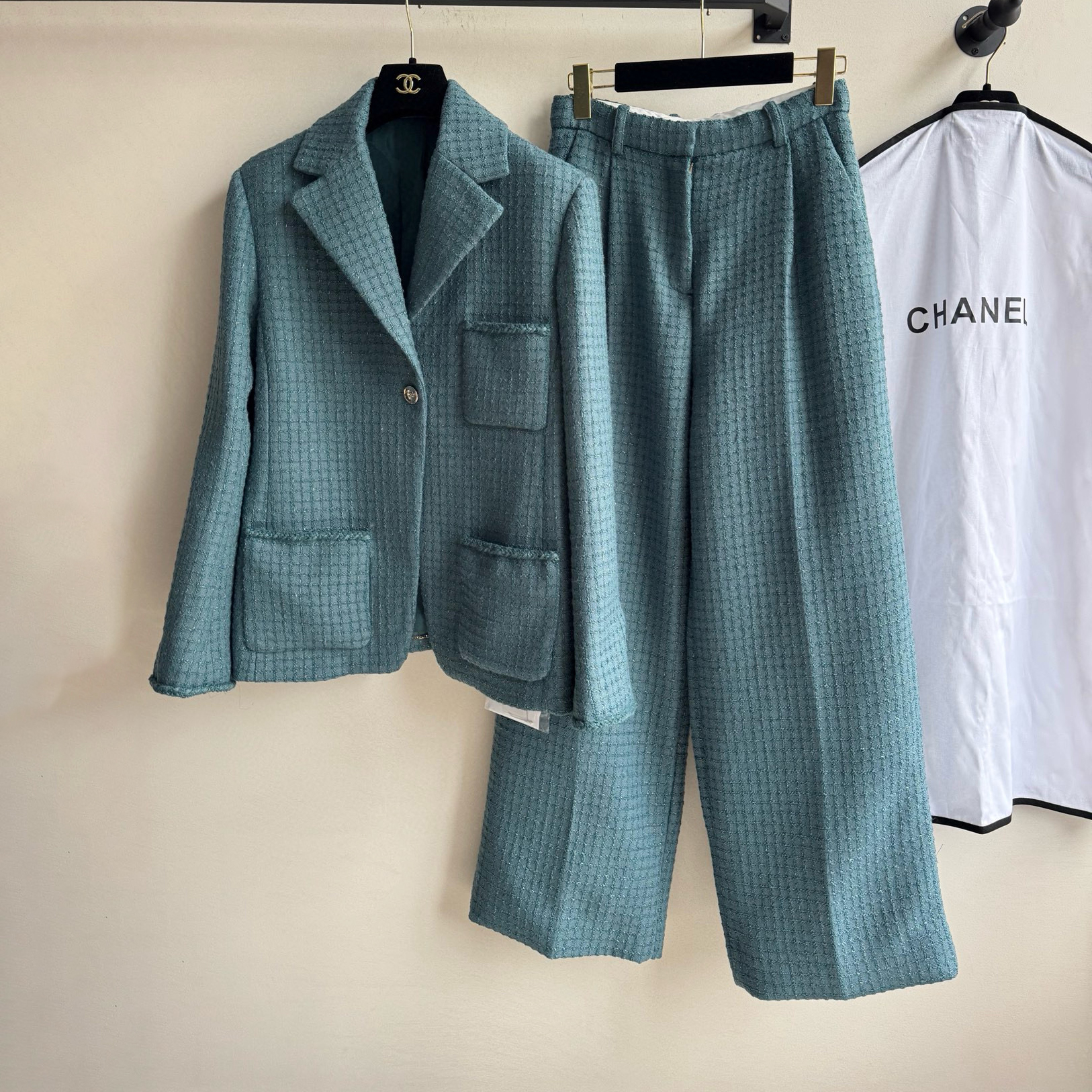NIGO Chanel Women's Spring/Fall Fashion Classic V-Neck Single Button Check Tweed Fabric Chanel Style Blazer French Vintage Tweed Fabric Pants Suit Set #nigo79155