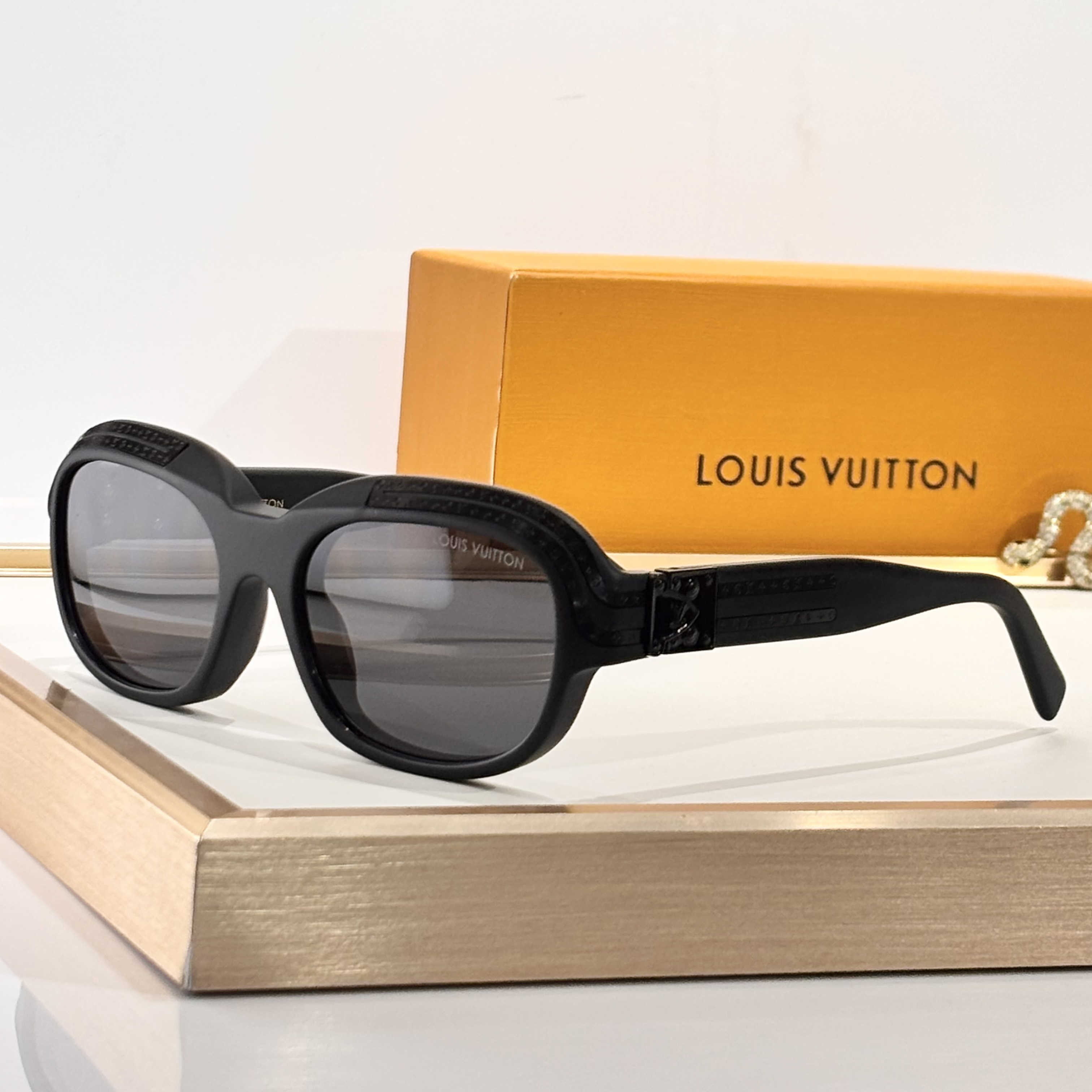 NIGO Louis Vuitton 1.0 MILLIONAIRES OVAL Men's And Women's Fashion Classic Oval Design Logo Temple Marking Sunglasses Eyewear Accessories #nigo79191