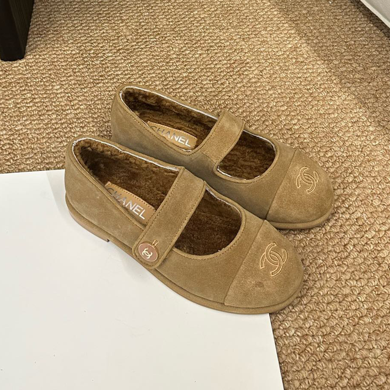 NIGO Chanel Women's Autumn/Winter Mary Jane Shoes Solid Color Leather Lamb Wool Single Shoes Round Head Buckle Flat Heel Casual Shoes #nigo81733