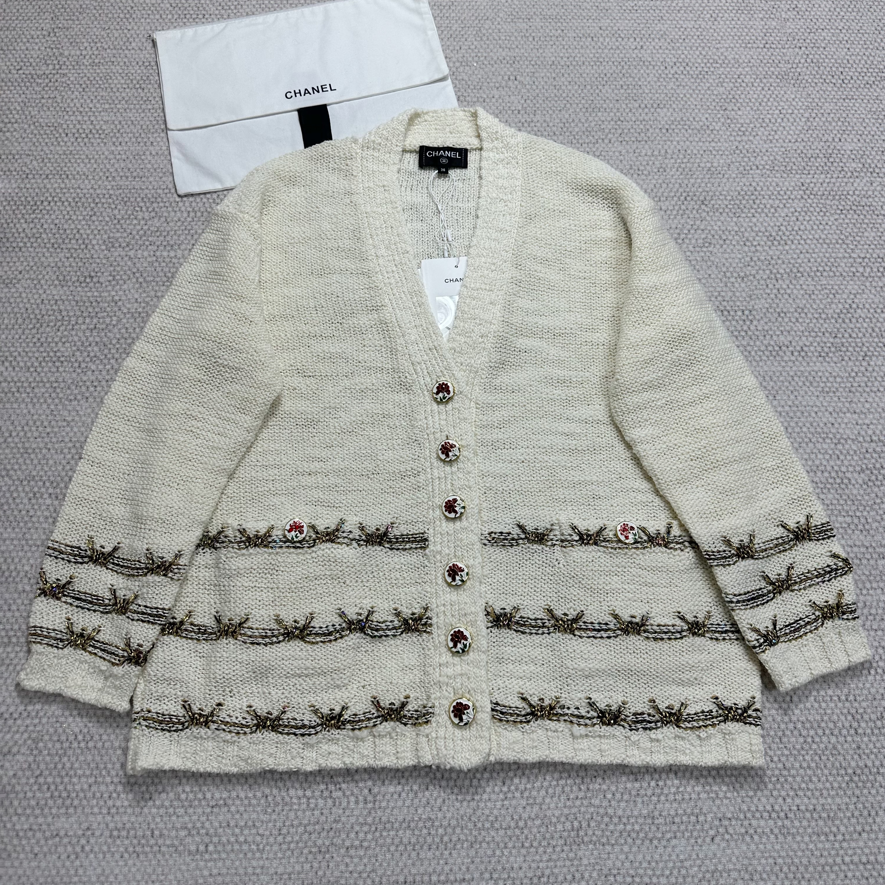 NIGO Chanel Women's Spring/Fall Vintage V-Neck Single-Breasted Gold-Thread Knit Wool-Blend Cardigan Ngvp #nigo2562