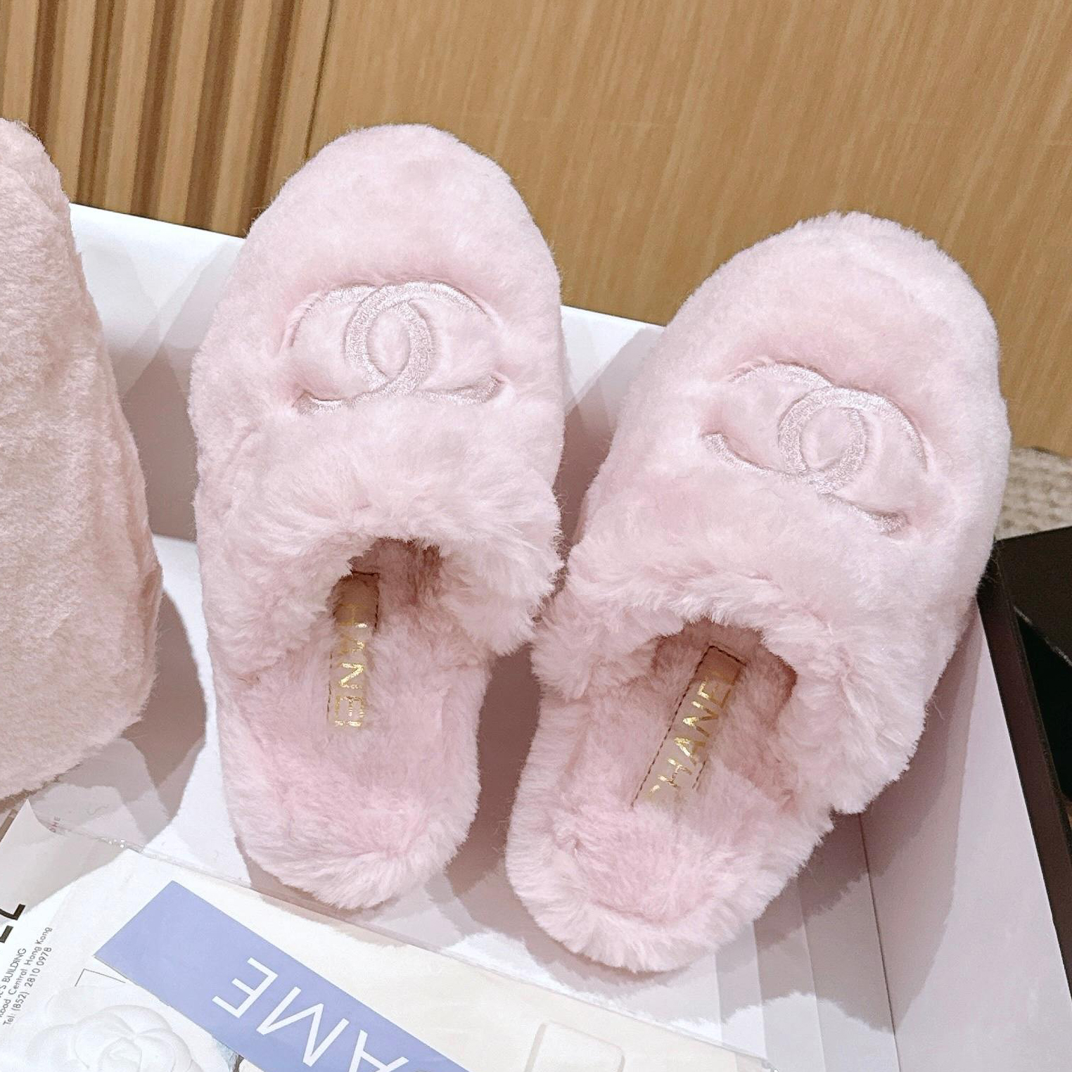 NIGO Chanel Winter Fashion Casual Round-Toe Thick-Sole Plush Home Slippers with Storage Bag Shoes #nigo79278