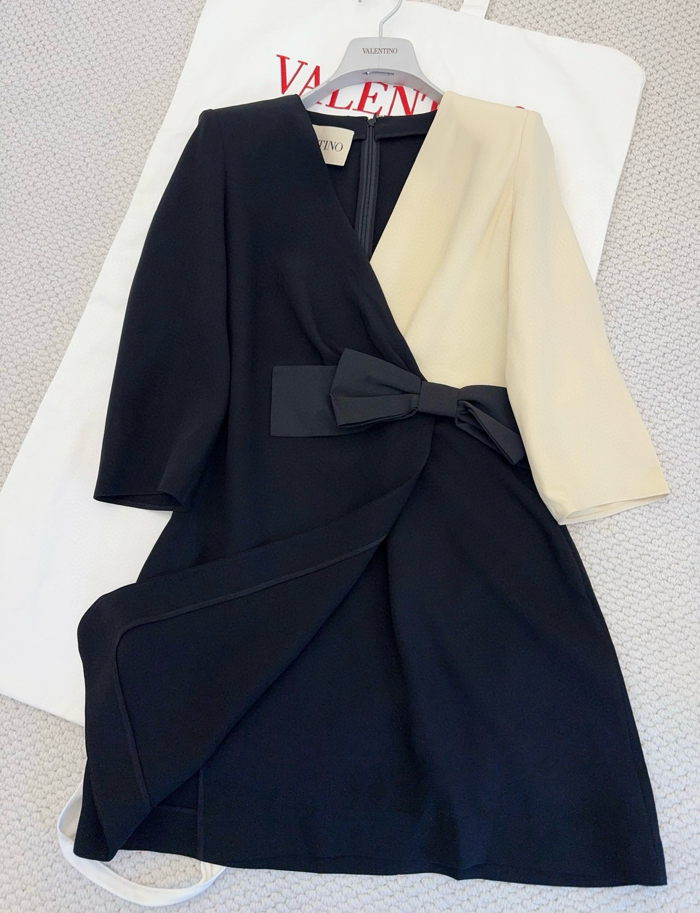 NIGO Valentino Women's Fall/Winter Fashion Classic V Neck Design Three Quarter Sleeve Color Block Silk Dress #nigo79328