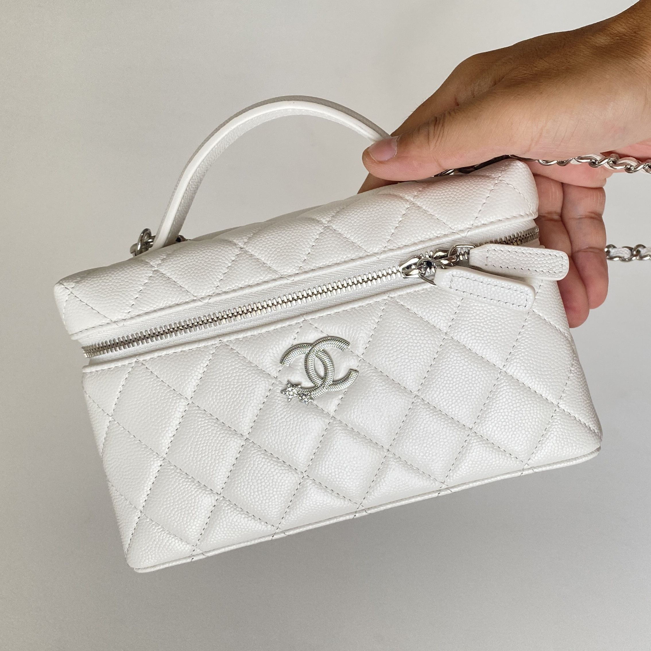 NIGO Chanel Women's Fashion Classic Solid Color Diamond Quilted Logo Leather Zipper Chain Shoulder Bag Crossbody Bag Bags AS5740-B22144-94305 #nigo79348