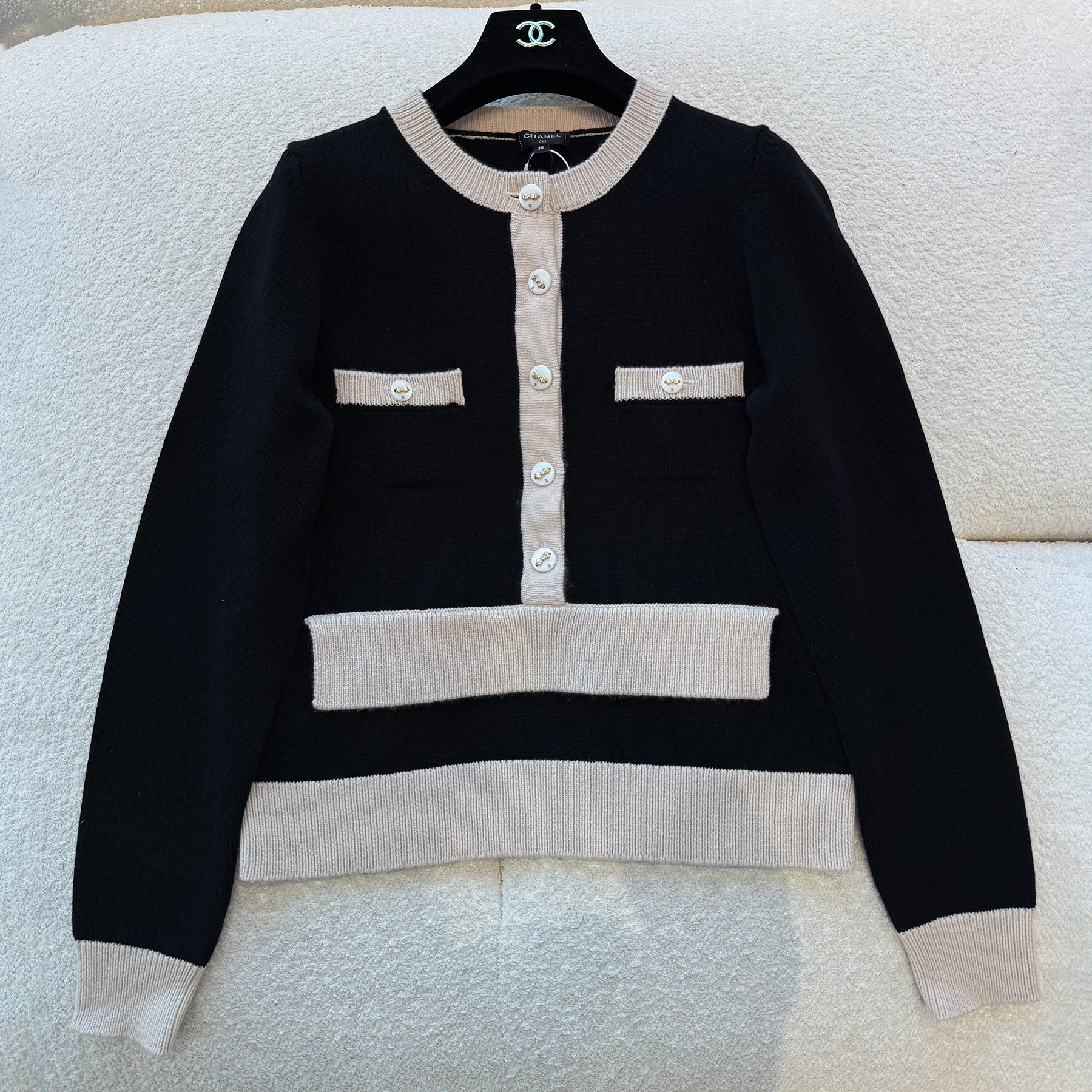 NIGO Chanel Women's Autumn And Winter Knitted Cardigan Classic Black Self Color Clash Girl Bow Elegant And Playful High Quality Knitted Sweater Half Skirt Suit Set Ngvp #nigo2642