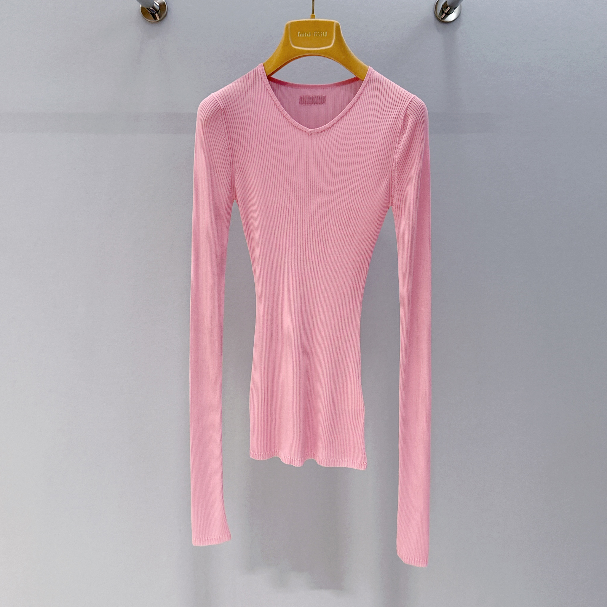 NIGO MiuMiu Women's Fall/Winter Fashion Casual Solid Color V Neck Slim Fit Long Sleeve Knit Sweater #nigo79528