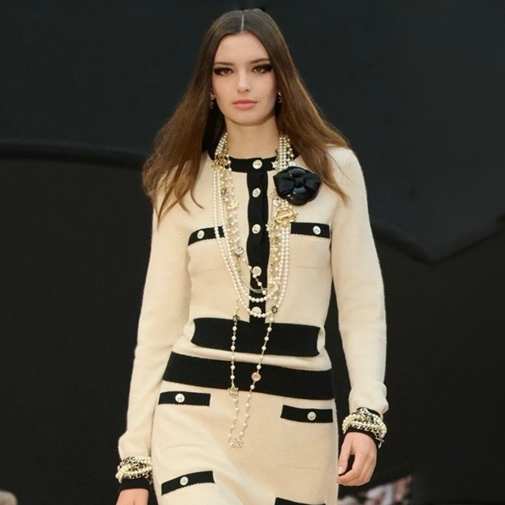 NIGO Chanel 25K Women's Little Fragrance Black and White Color Clash Button Bow Long Sleeve Knitted Cardigan #nigo332367