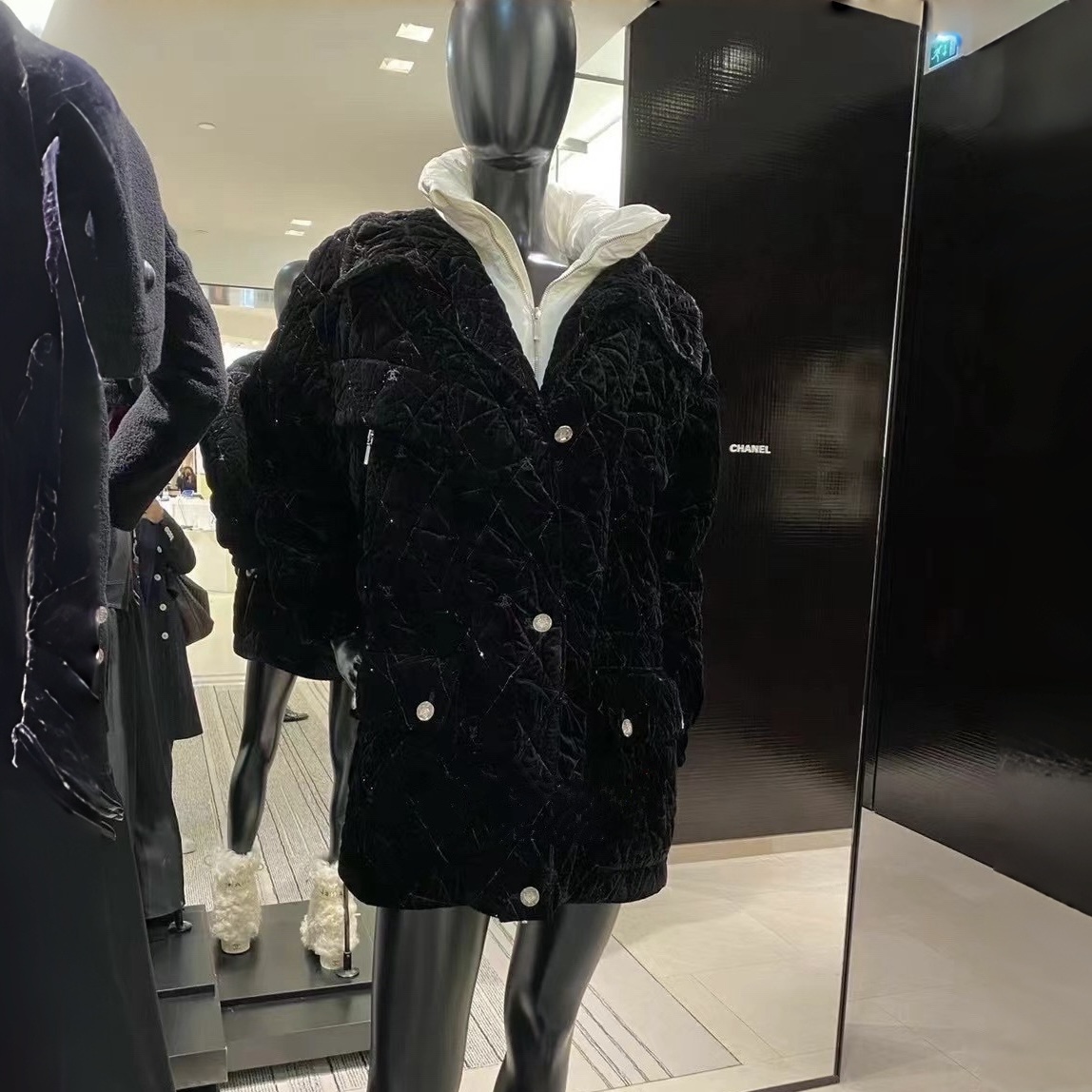 Chanel Fall/Winter Women's Series Velvet Down Jacket Black Velvet White Lambswool Lapel Diamond Check #nigo332624