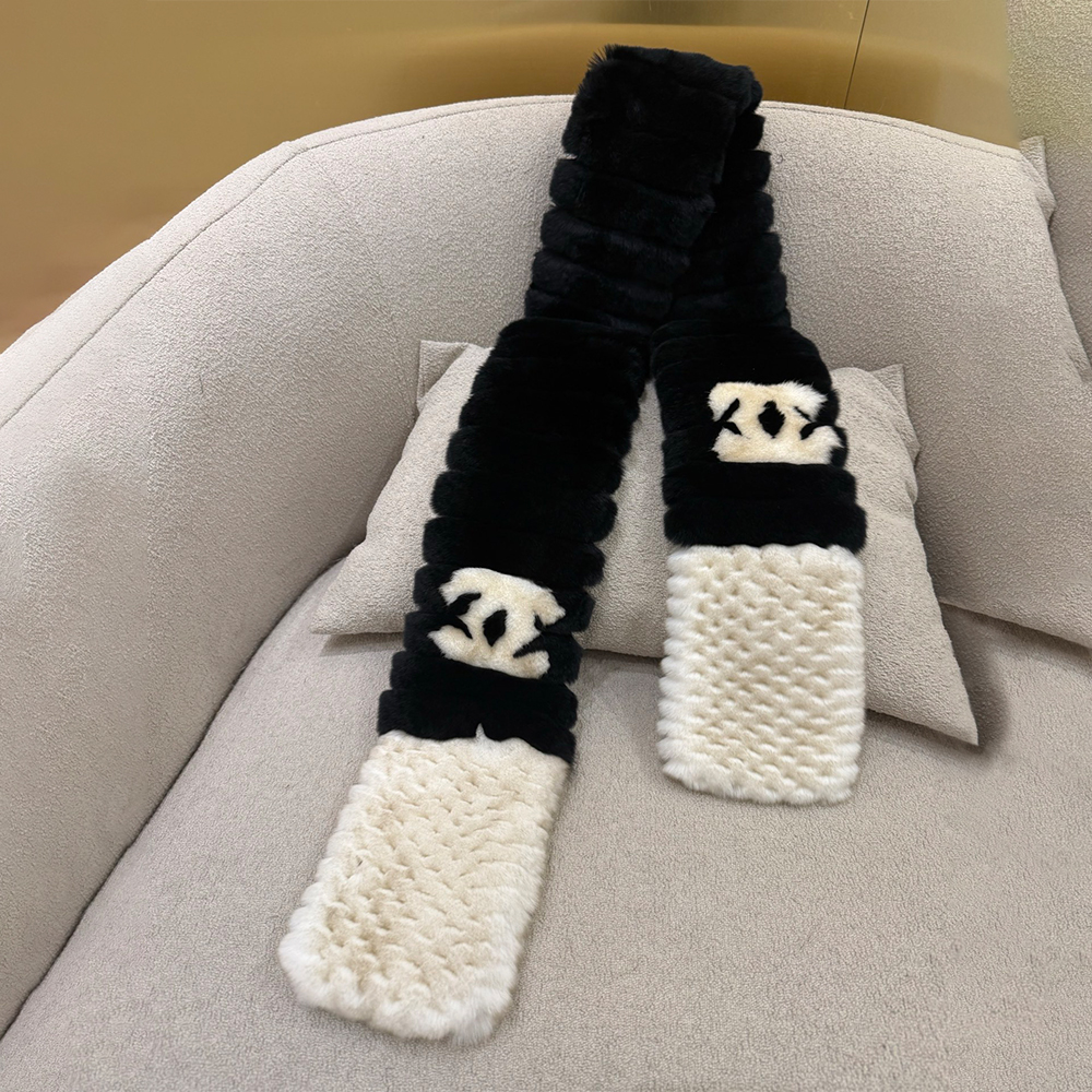 NIGO Chanel Women'S Coral Velvet Black And White Color Block Scarf #nigo3332120