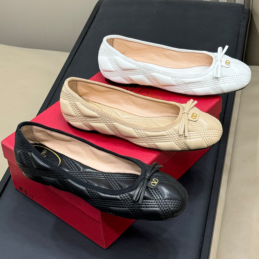 NIGO Valentino Garavani Leather Ballerinas #nigo336893