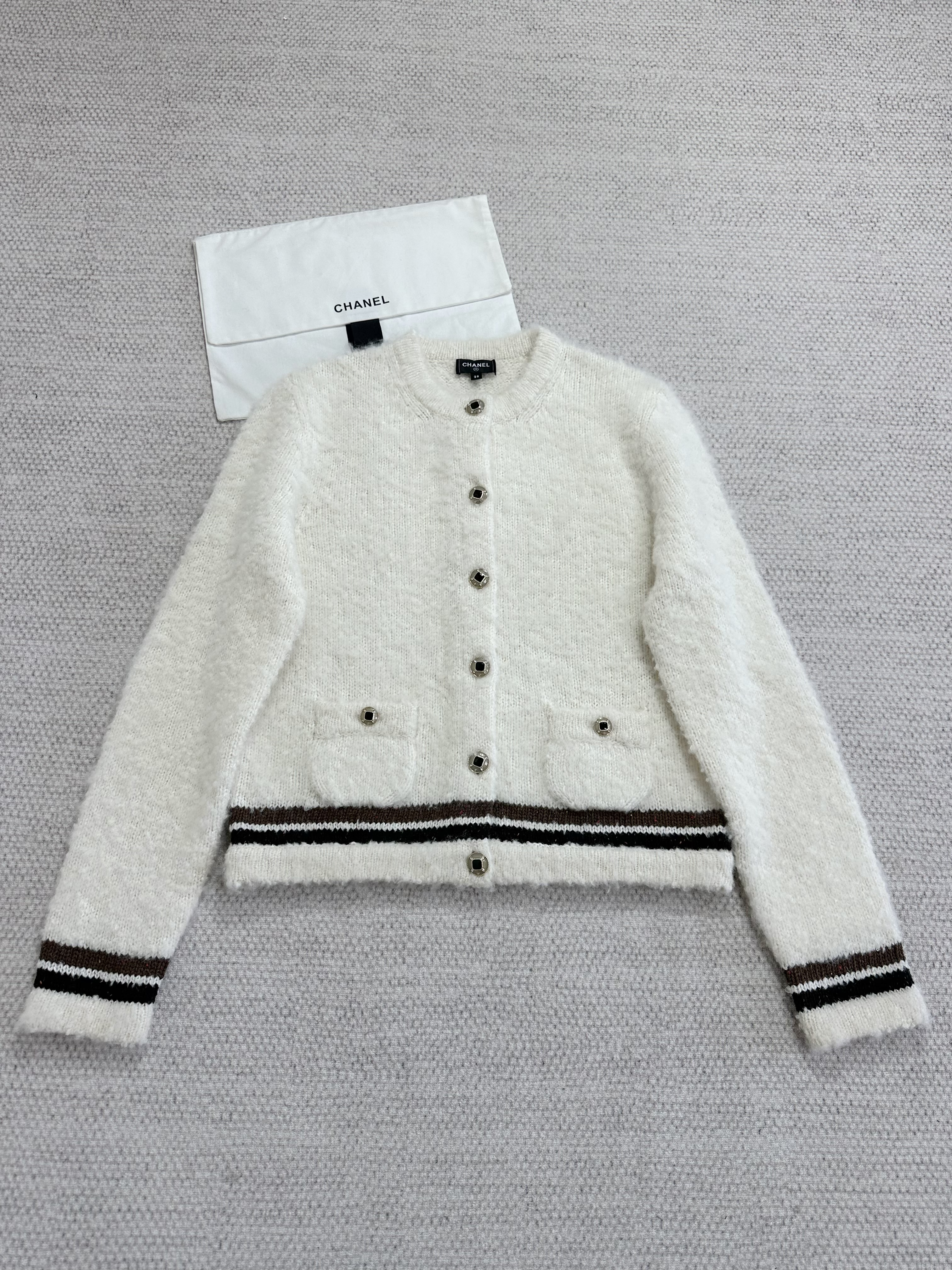 NIGO Chanel Top-quality Cardigan Version Short Skirt Cashmere Alpaca White Brown #nigo375695 - 2