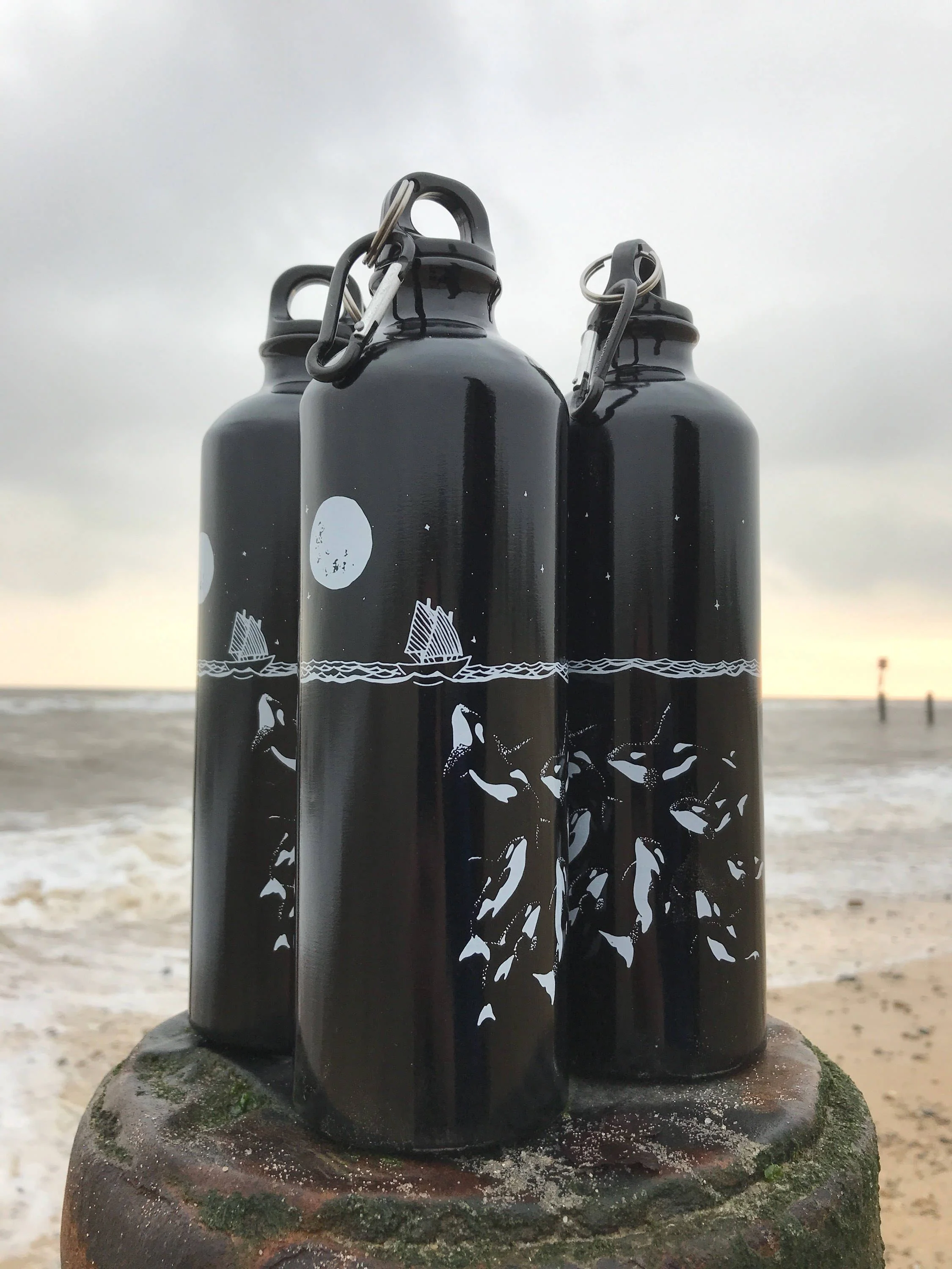 Midnight Orca - 770ml killer whale water bottle