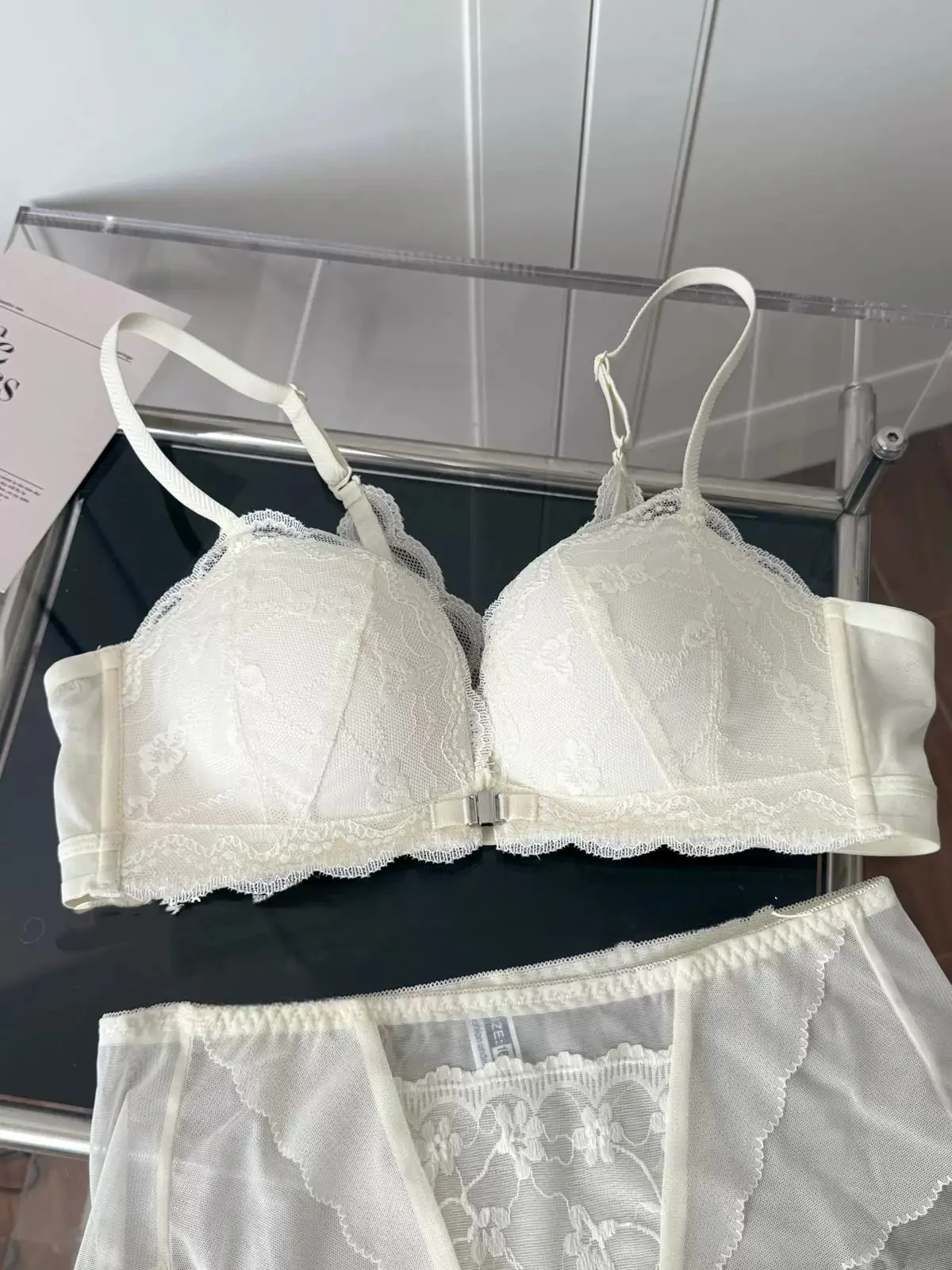 Lace Sculpt – Backless Front-Clasp Lingerie Set