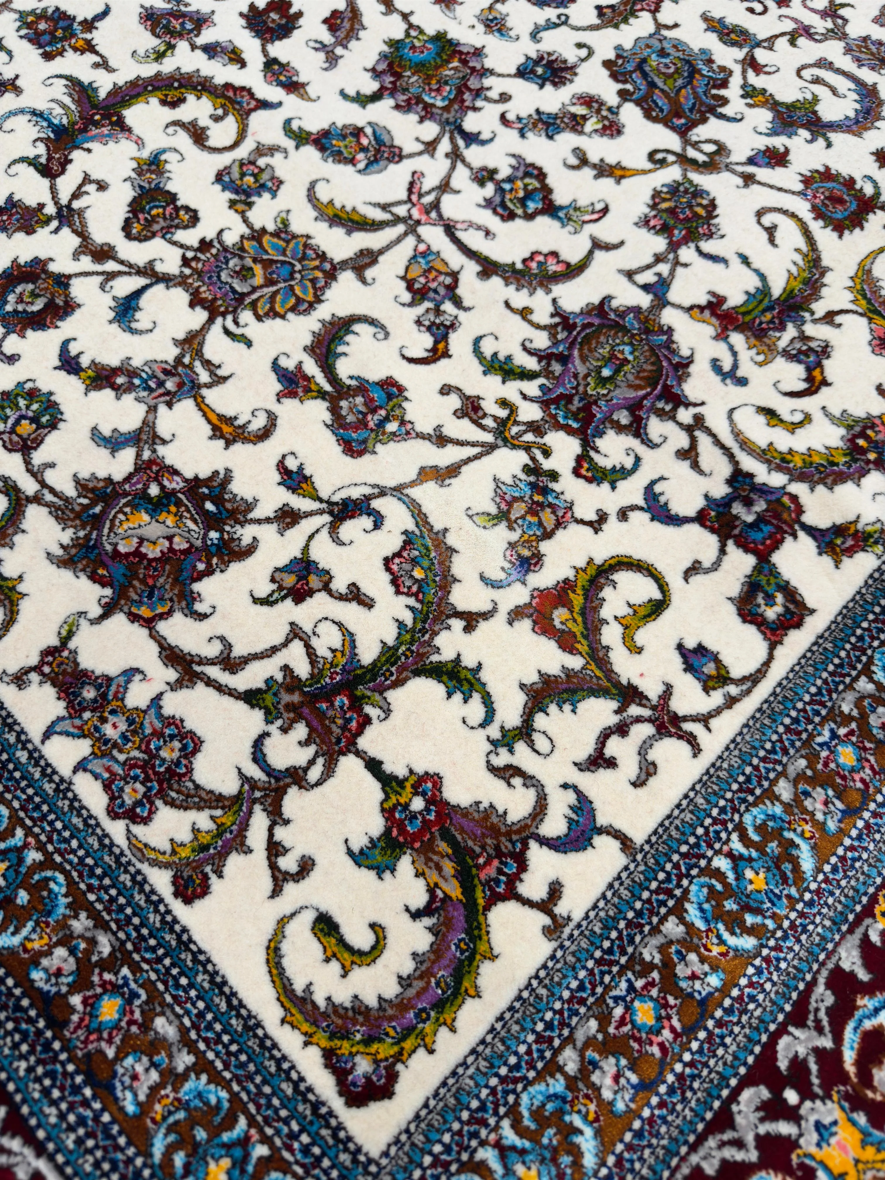 Fine Wool & Silk Persian Rug