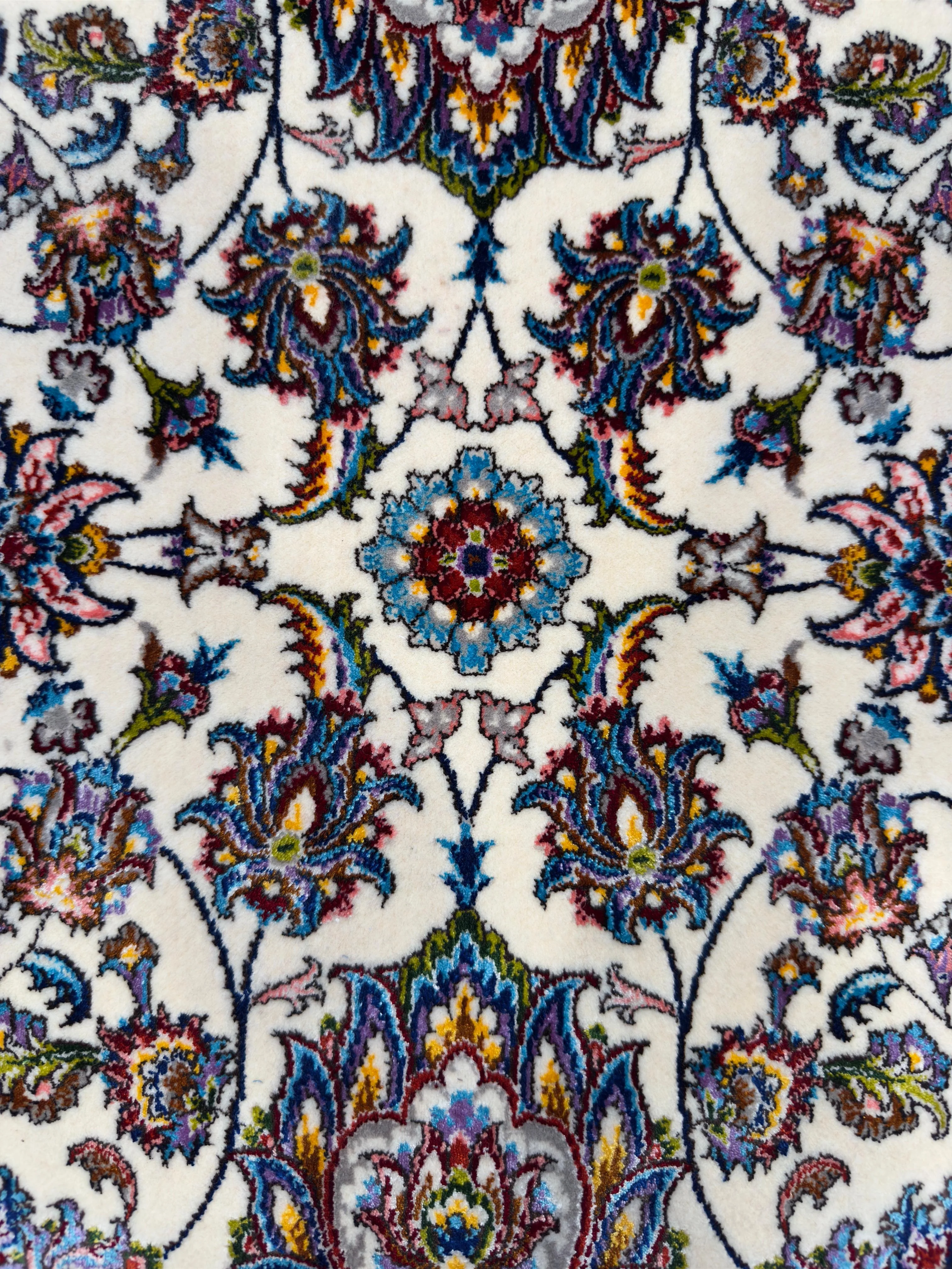 Fine Wool & Silk Persian Rug