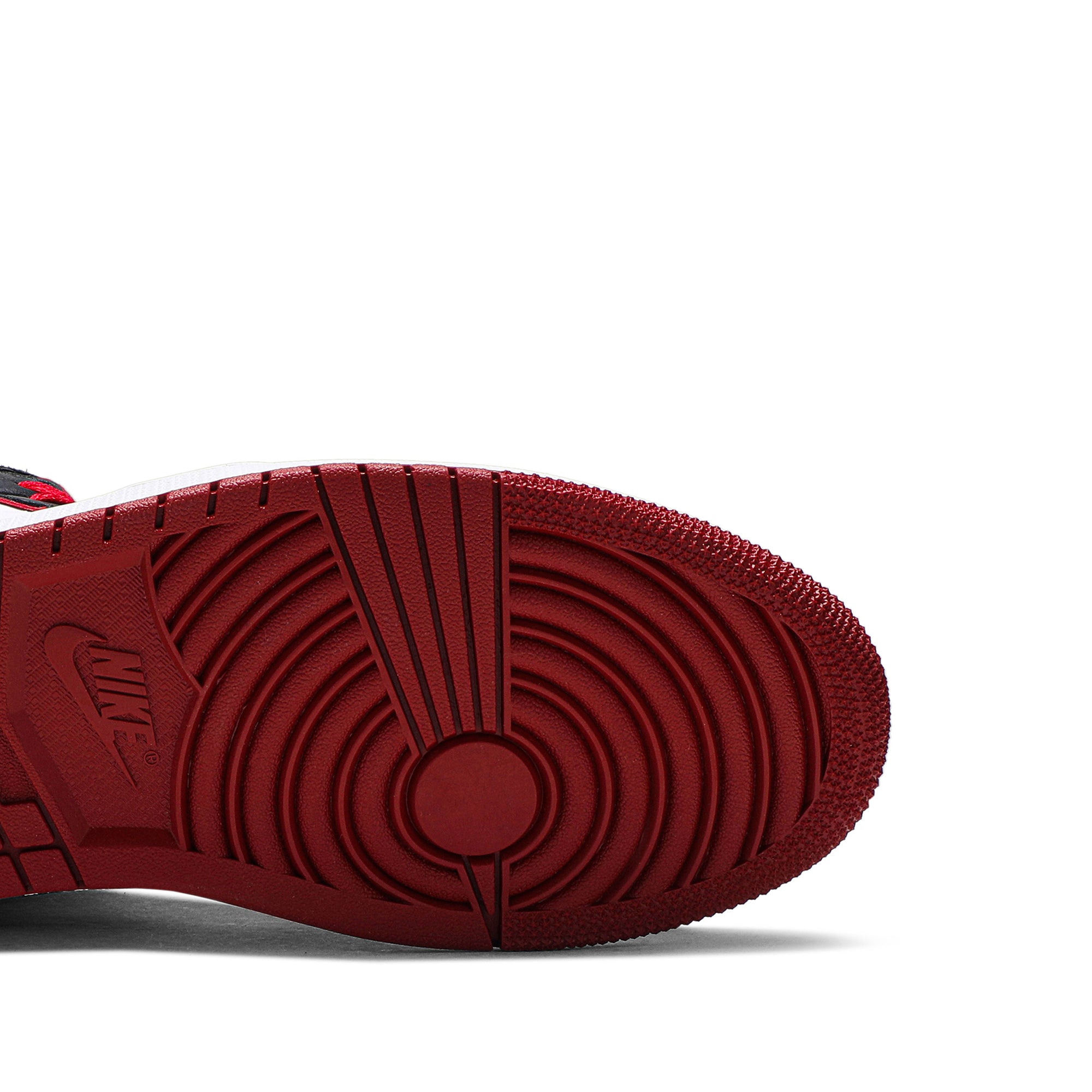 Air Jordan 1 Retro High OG 'Bloodline' 555088-062