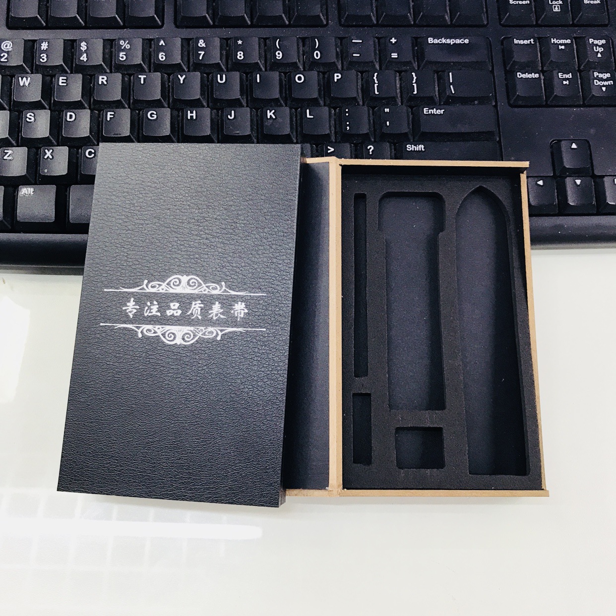 Watch with wooden box storage box manufacturers direct sales watchband box color box can be logo high-end packaging box wholesale