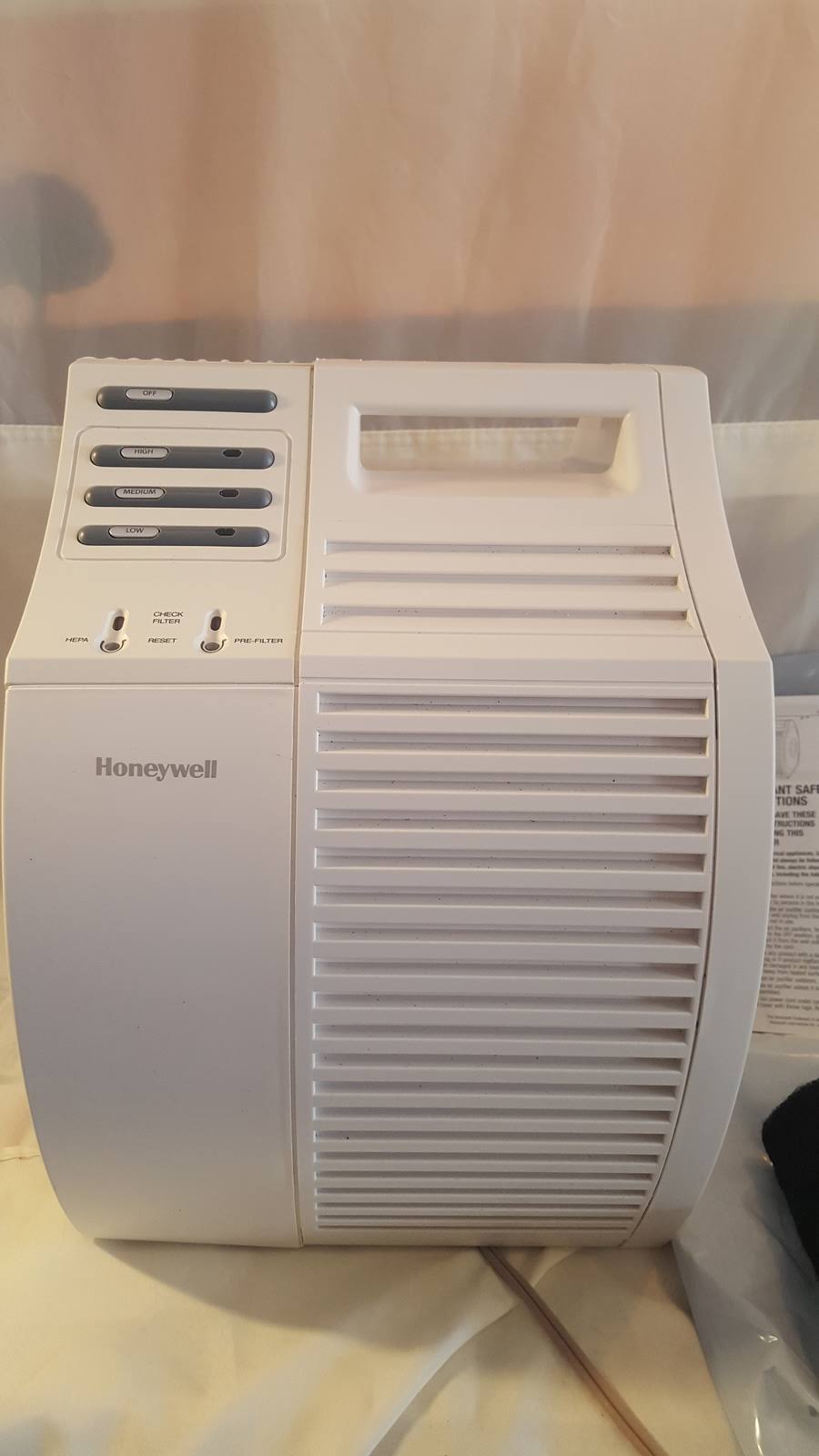 Honeywell 17000S QuietCare Allergen Remover Air Purifier, White dersya