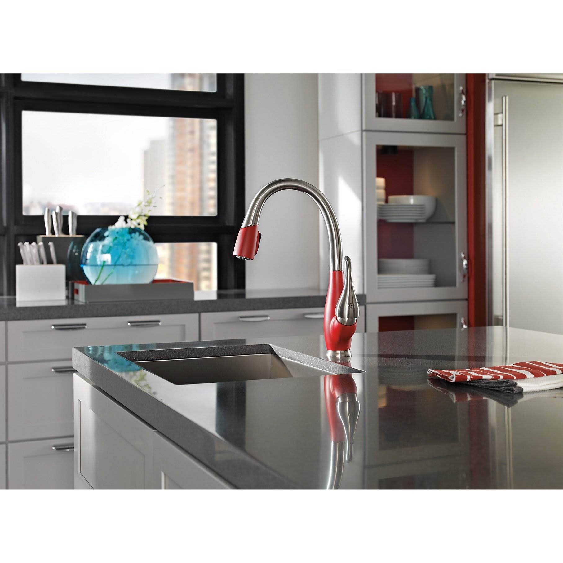 Delta 9158SRDST Fuse Single Handle PullDown Kitchen Faucet Stainless