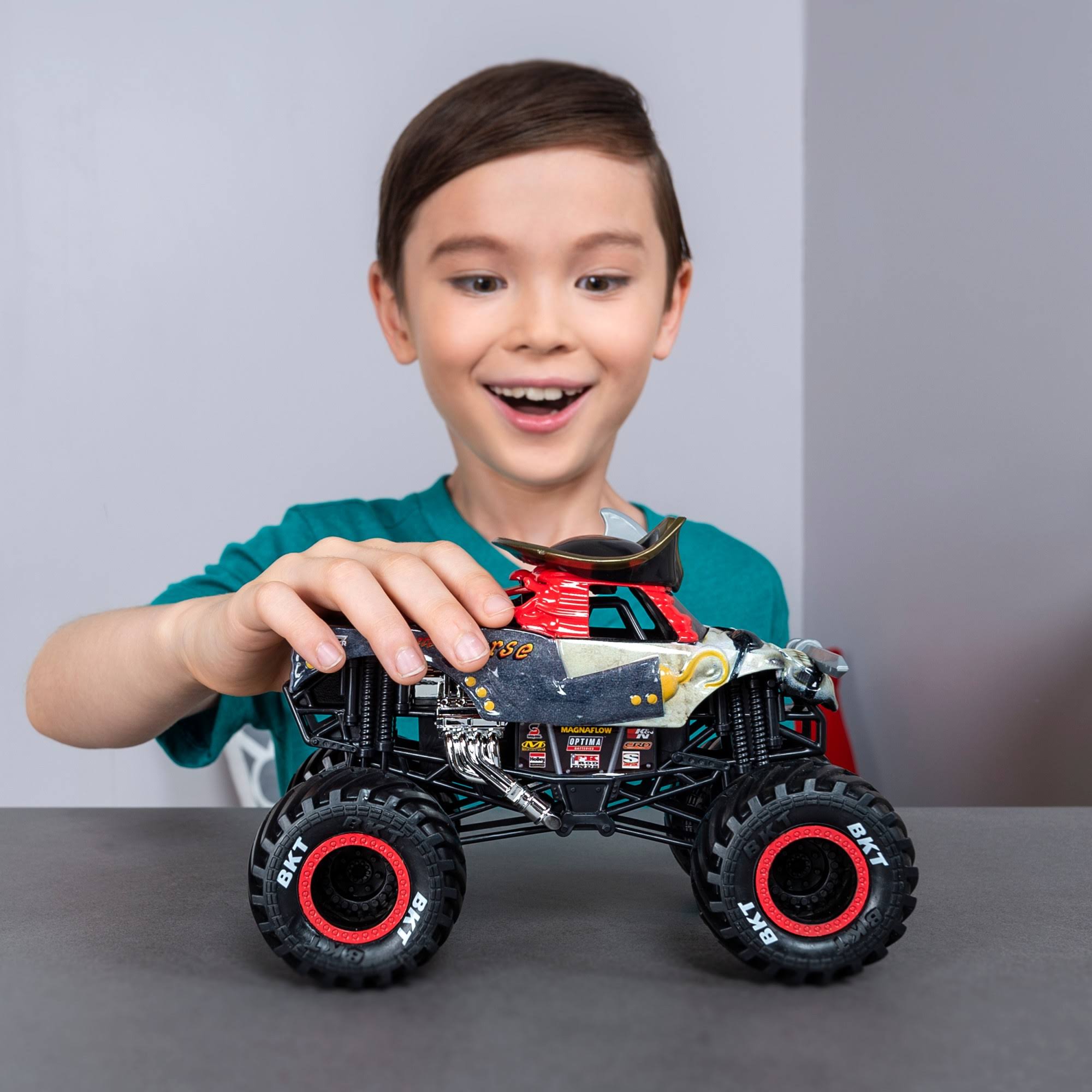 Monster Jam Official Pirate's Curse Monster Truck, Die-Cast Vehicle 1: ...