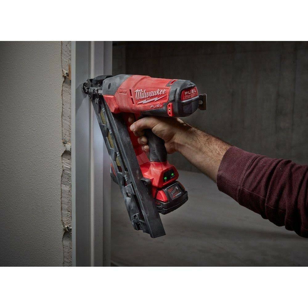 Milwaukee 274320 M18 FUEL 15 Gauge Finish Nailer dersya