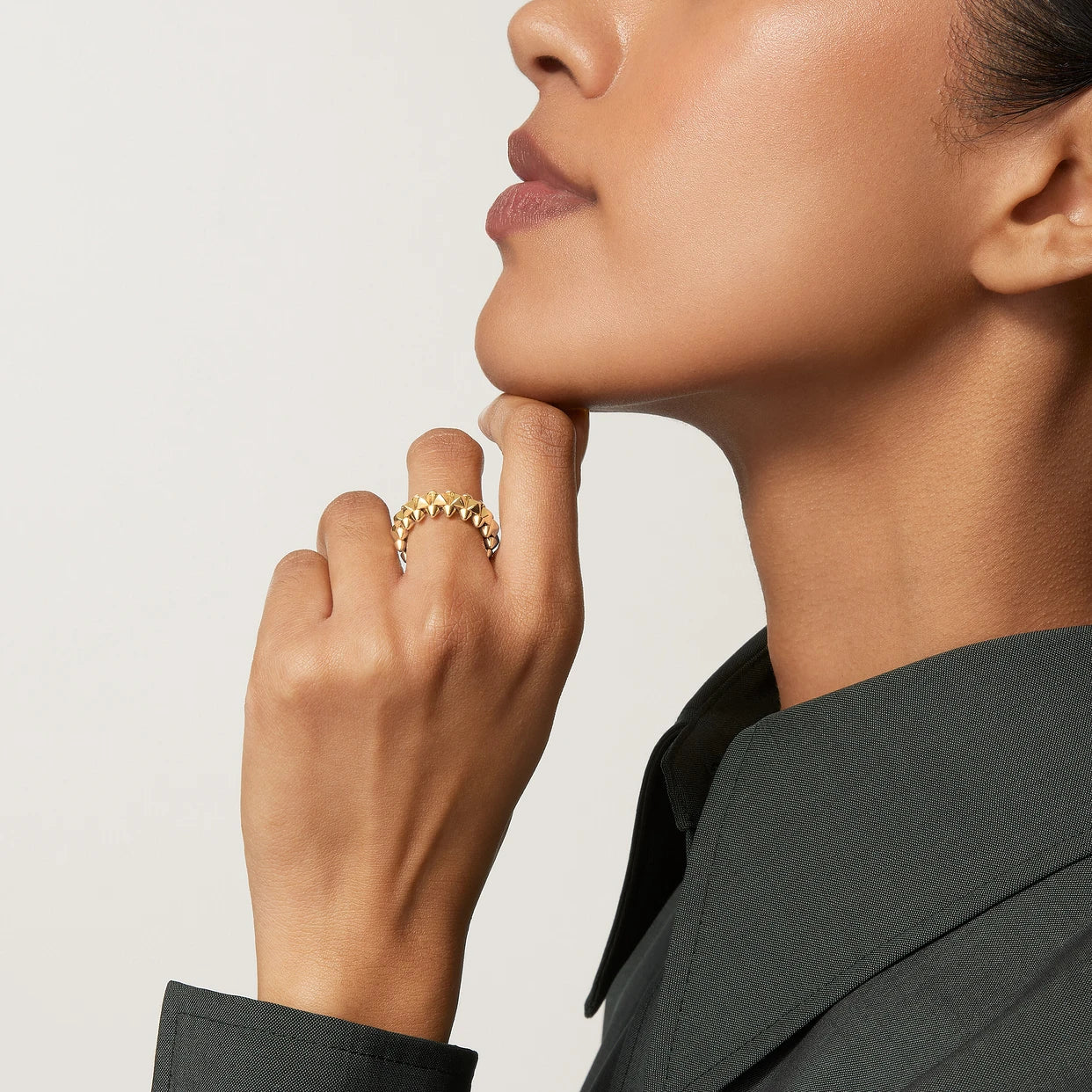 Carty Bullet Single Row Yellow Gold Ring Medium Model