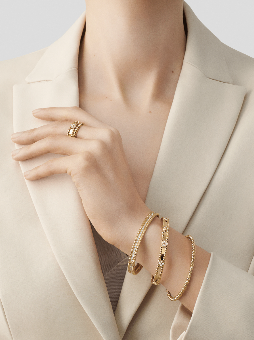 Perlée pearls of gold bracelet, medium model