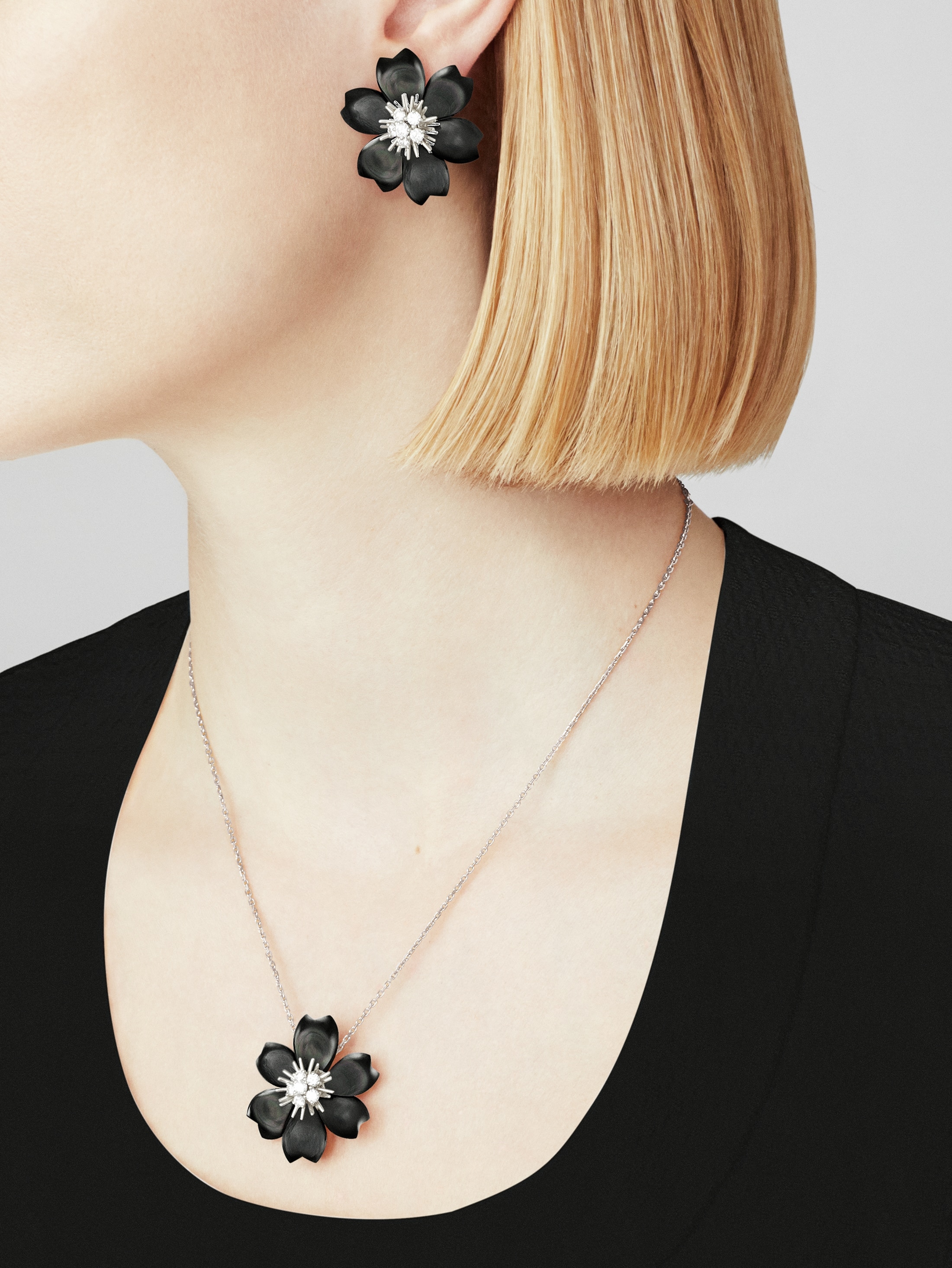 Rose de Noël earrings, small model white gold, Diamond