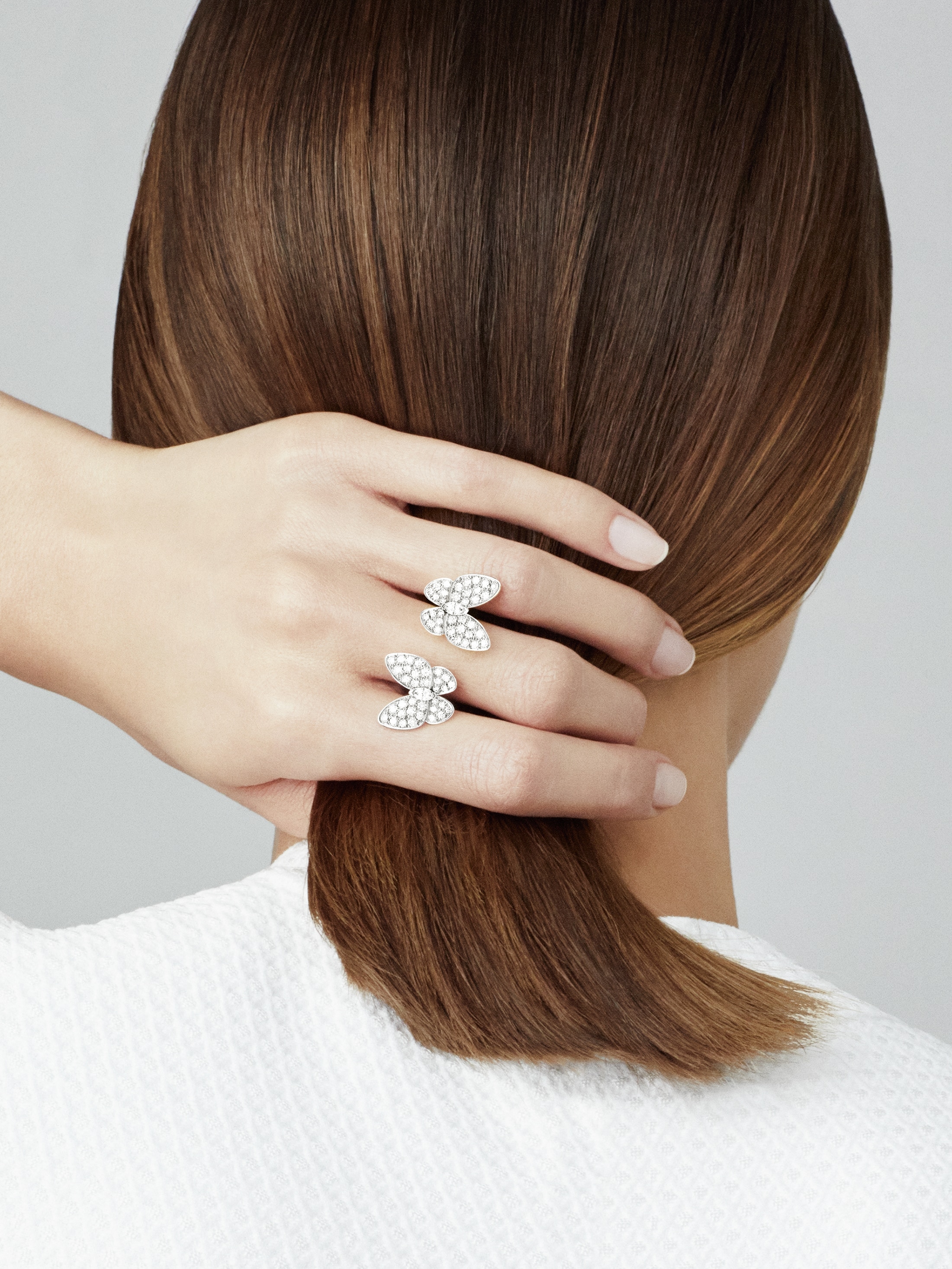 Two Butterfly Between the Finger ring  white gold, Diamond