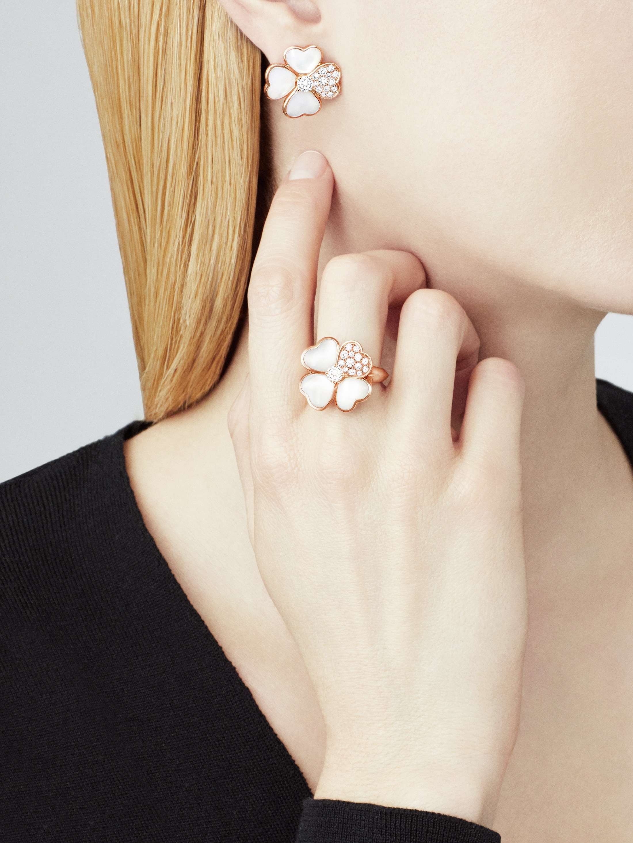 Cosmos earrings, medium model rose gold, Diamond