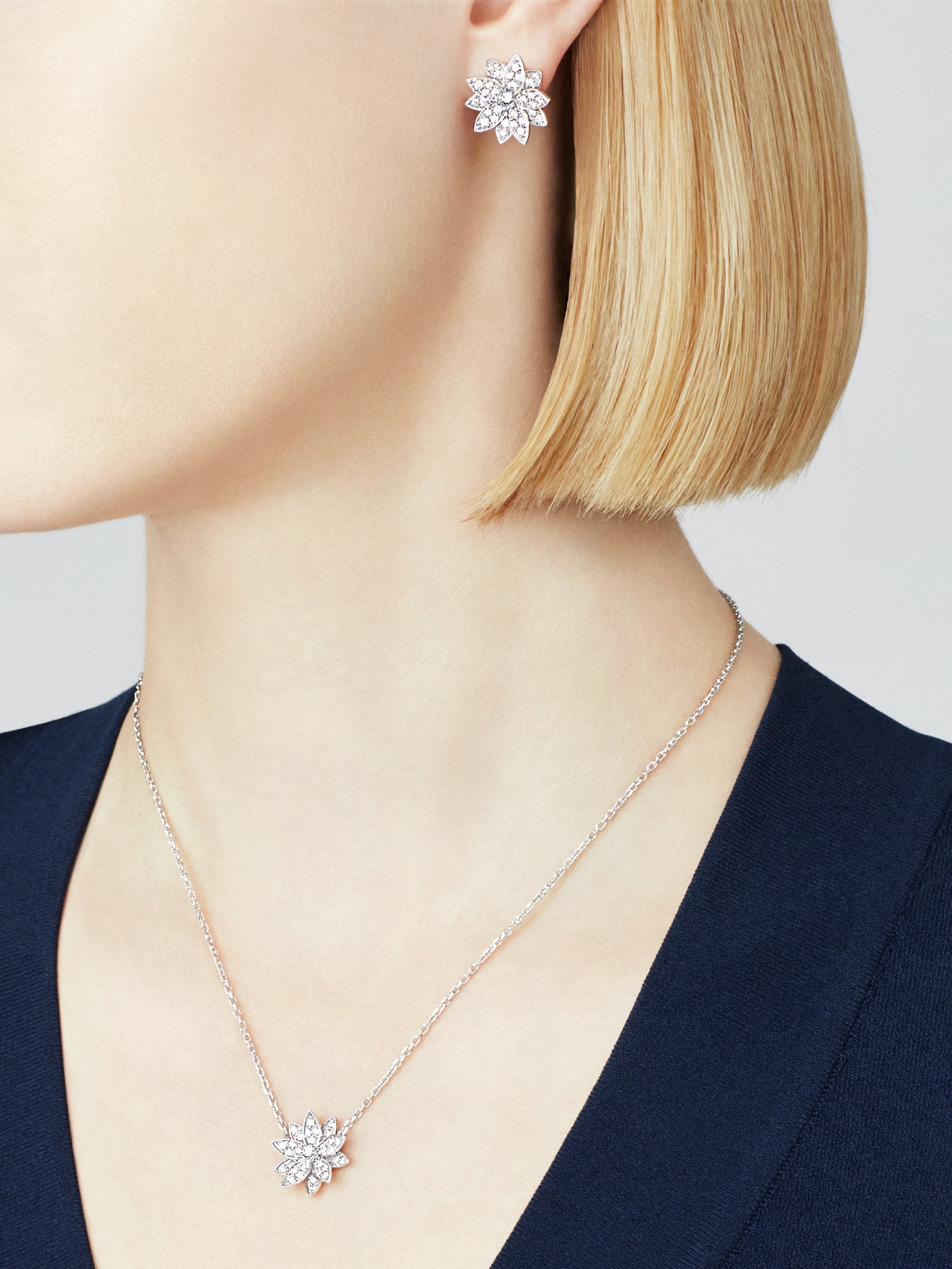 Lotus earrings, small model white gold, Diamond