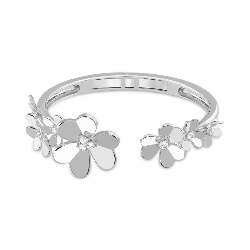 Gold flower bracelet with 7 diamonds
