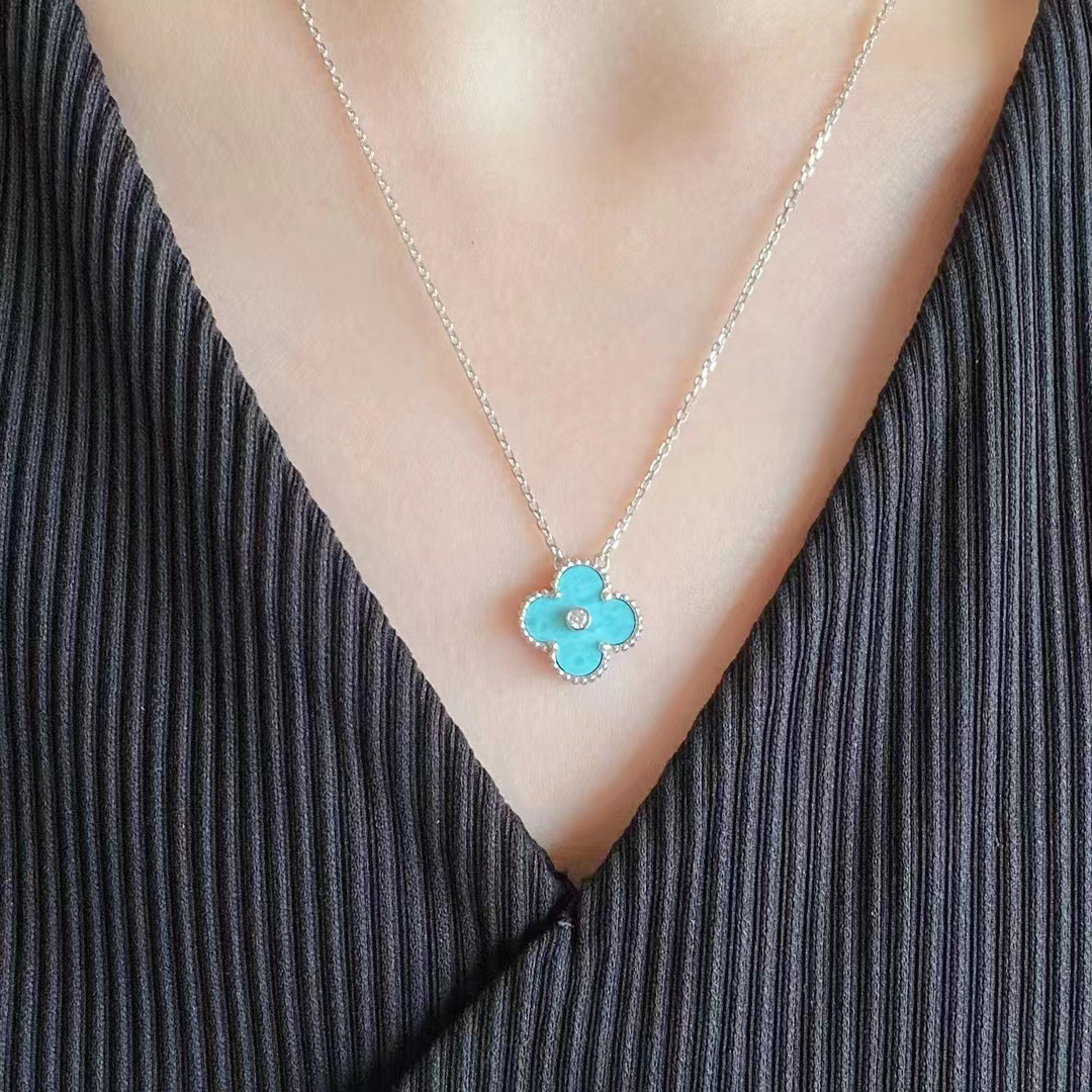 Van Cleef&Arpels Vintage Alhambra pendant