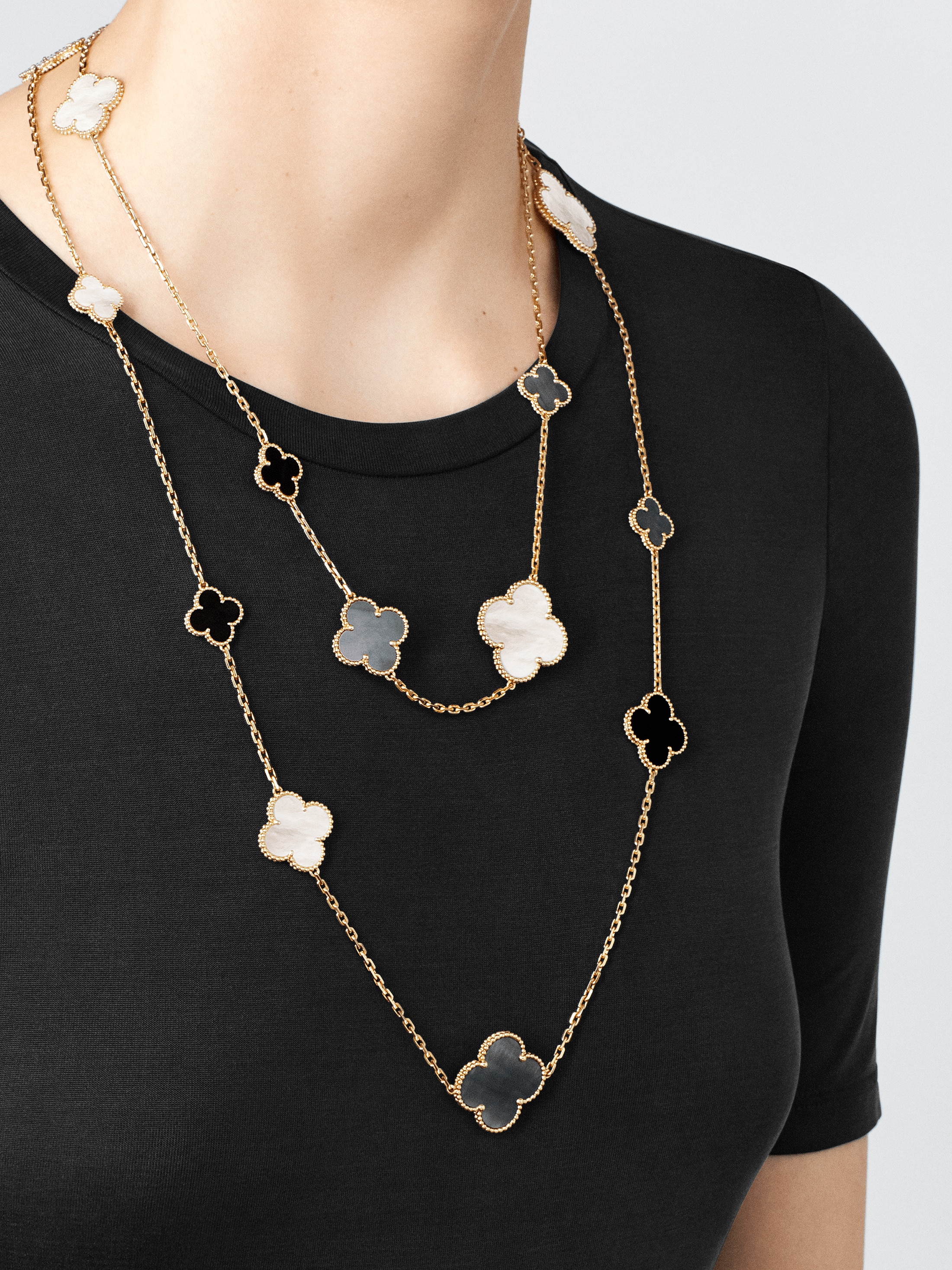 Van Cleef&Arpels VintageMagic Alhambra long necklace