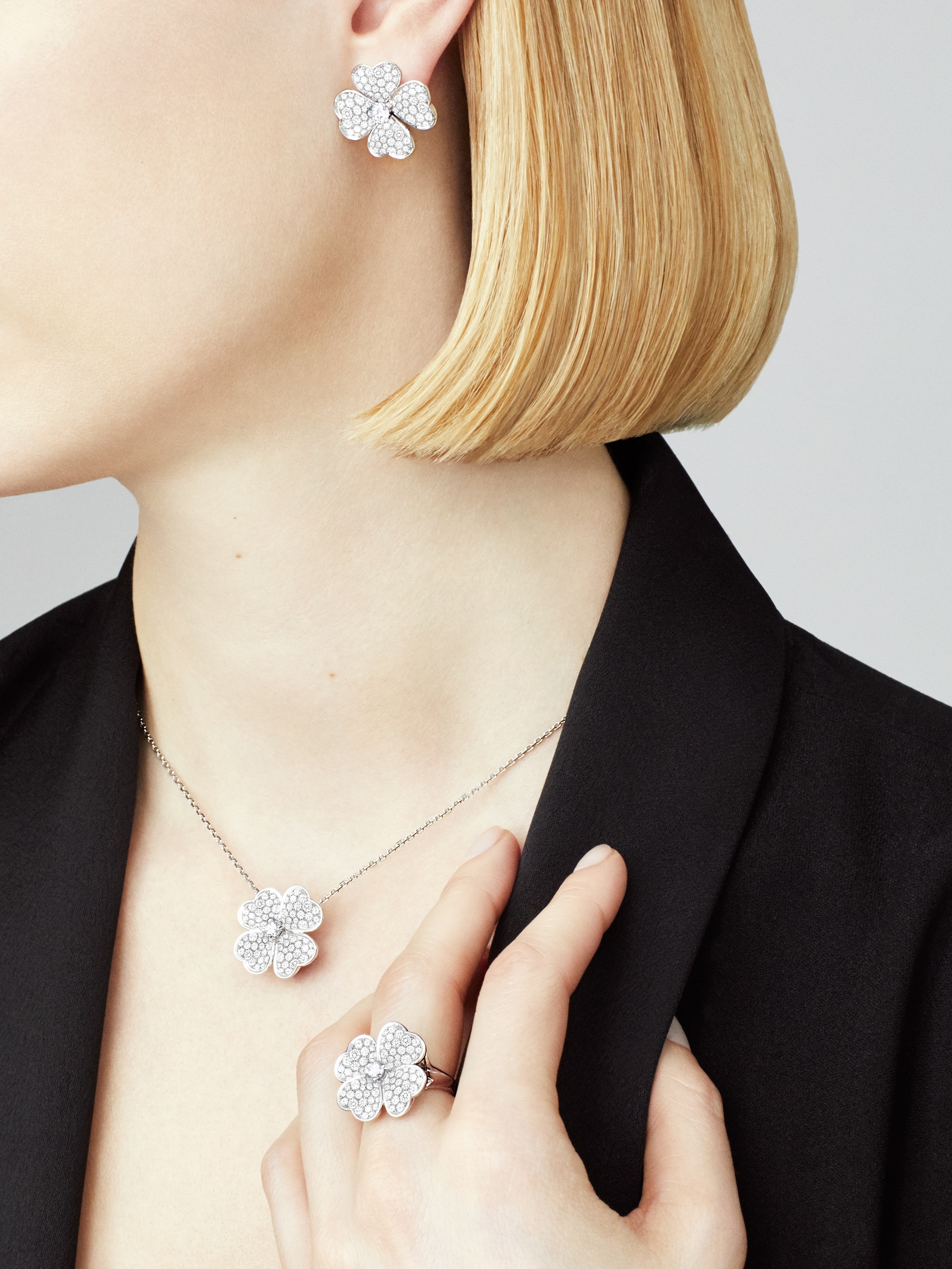 Cosmos medium model ring  white gold, Diamond