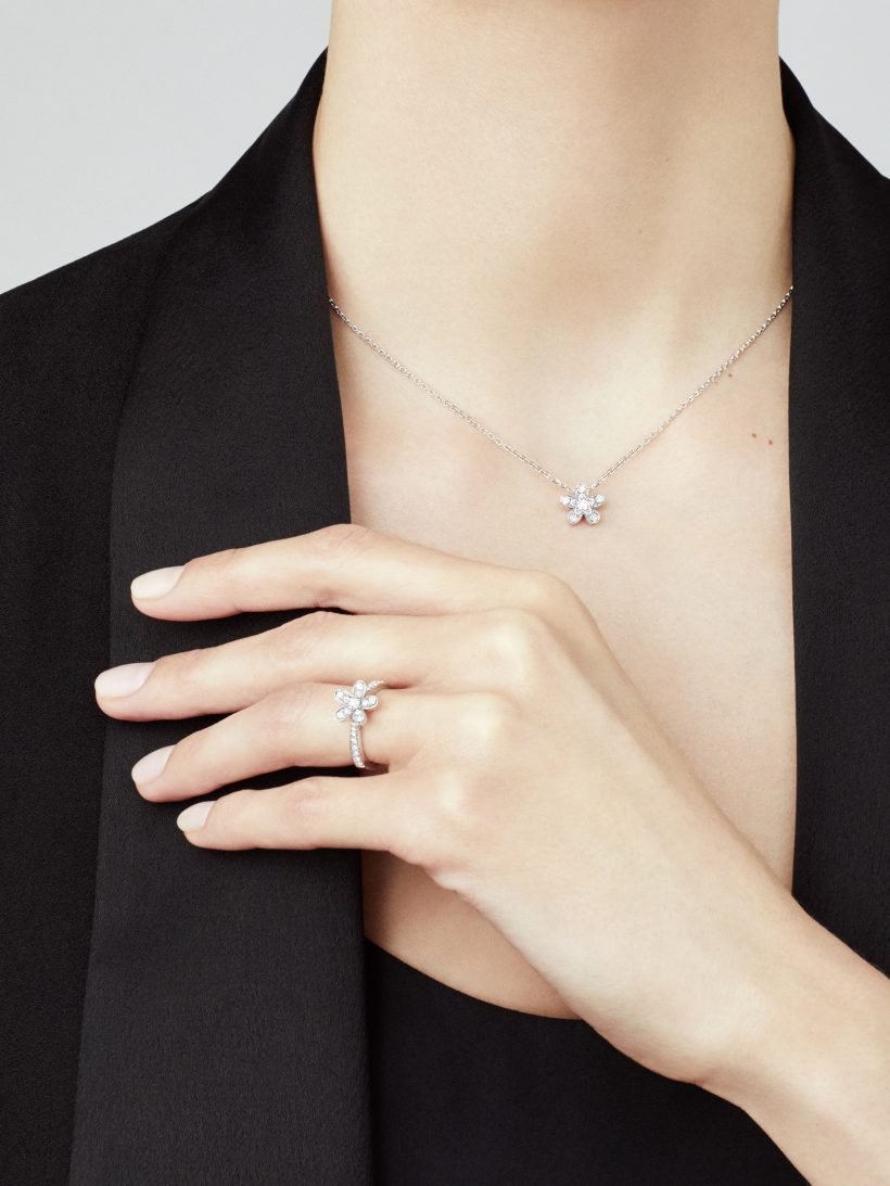 Socrate ring, 1 flower white gold, Diamond