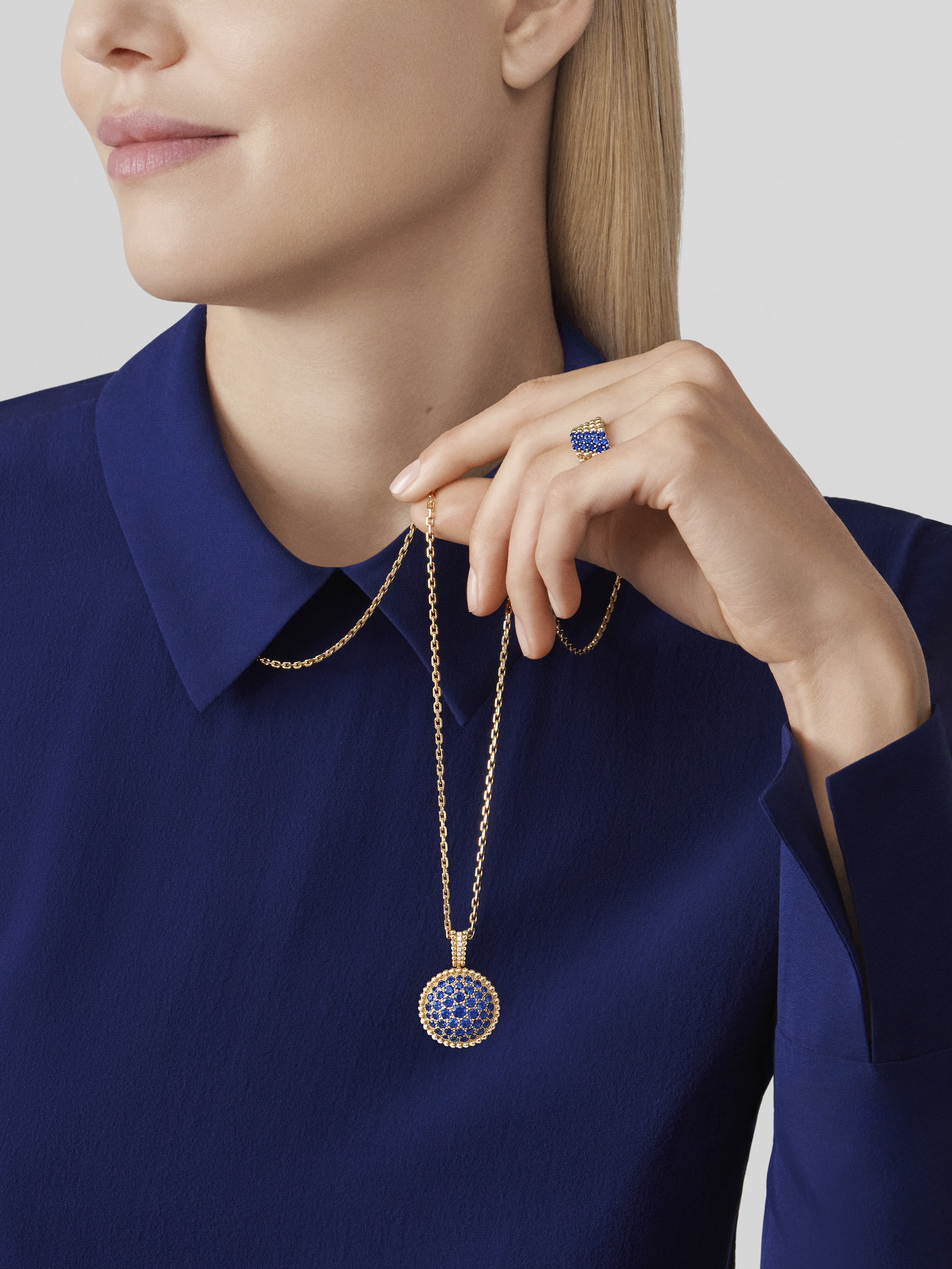 Perlée couleurs ring, 5 rows  yellow gold, Sapphire