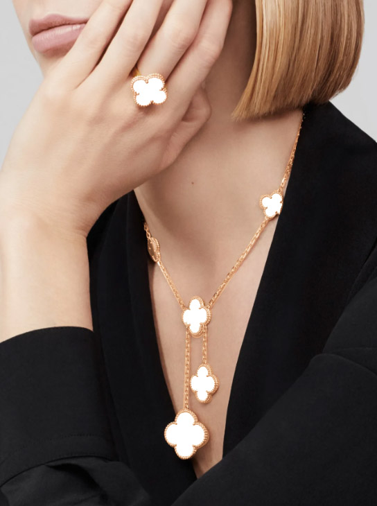 Van Cleef&Arpels VintageMagic Alhambra necklace