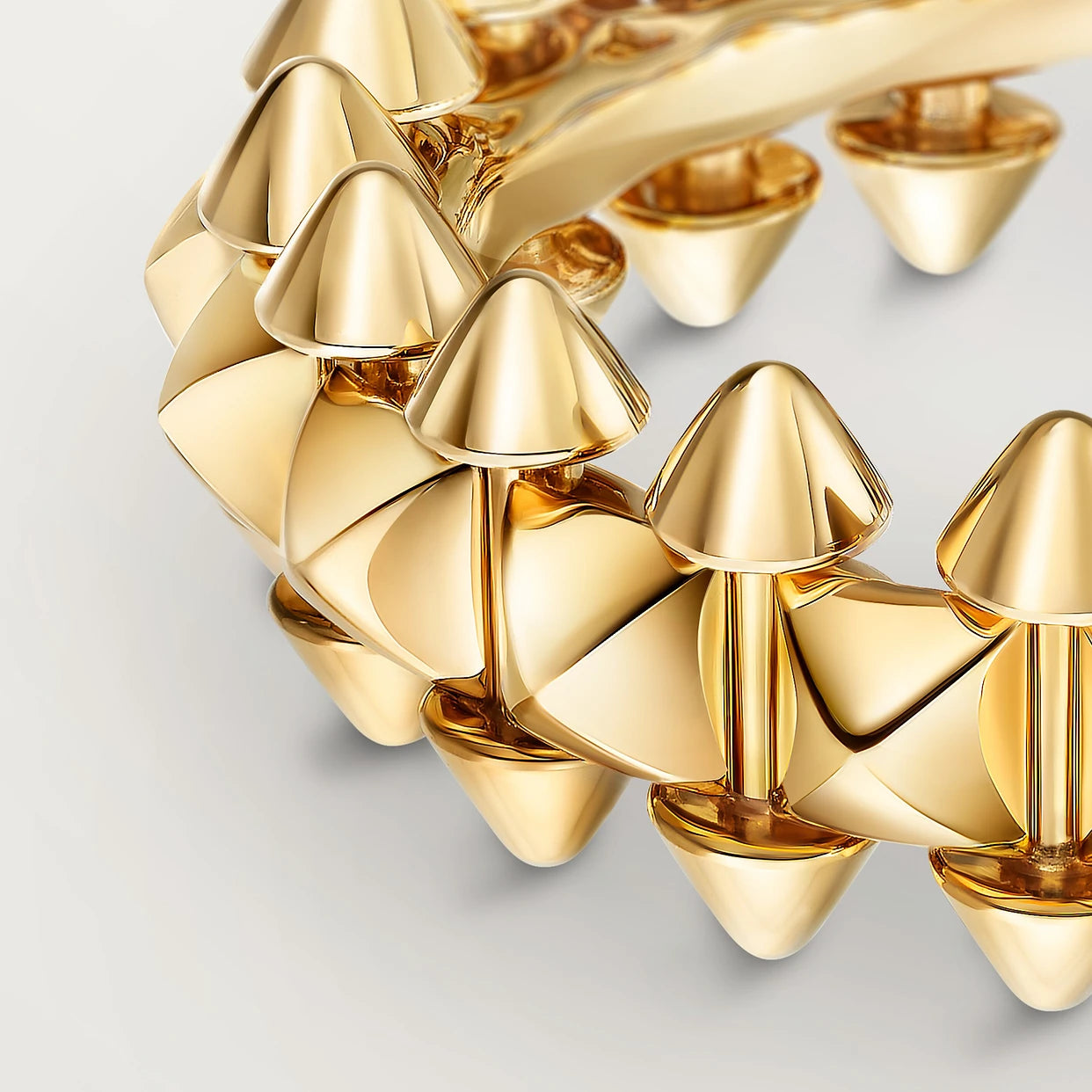 Carty Bullet Single Row Yellow Gold Ring Medium Model