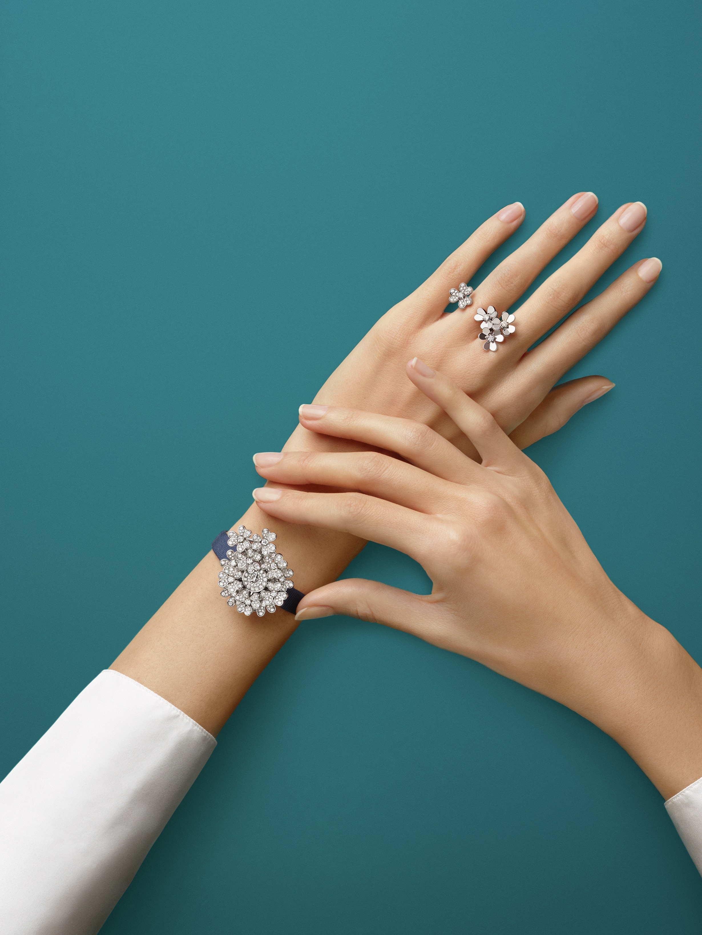 Frivole Between the Finger ring white gold, Diamond