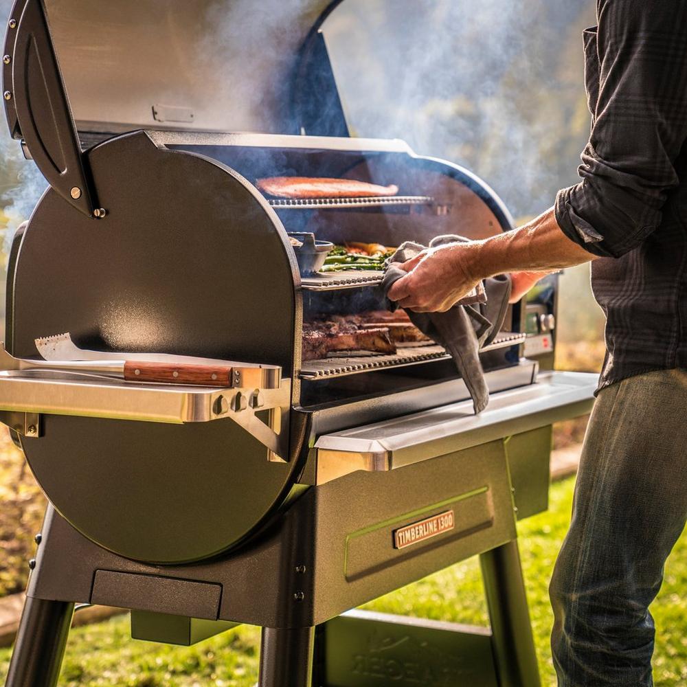 Pellet BBQ Timberline 1300 fully insulated with WiFi and meat probe - 1300  in² cooking space