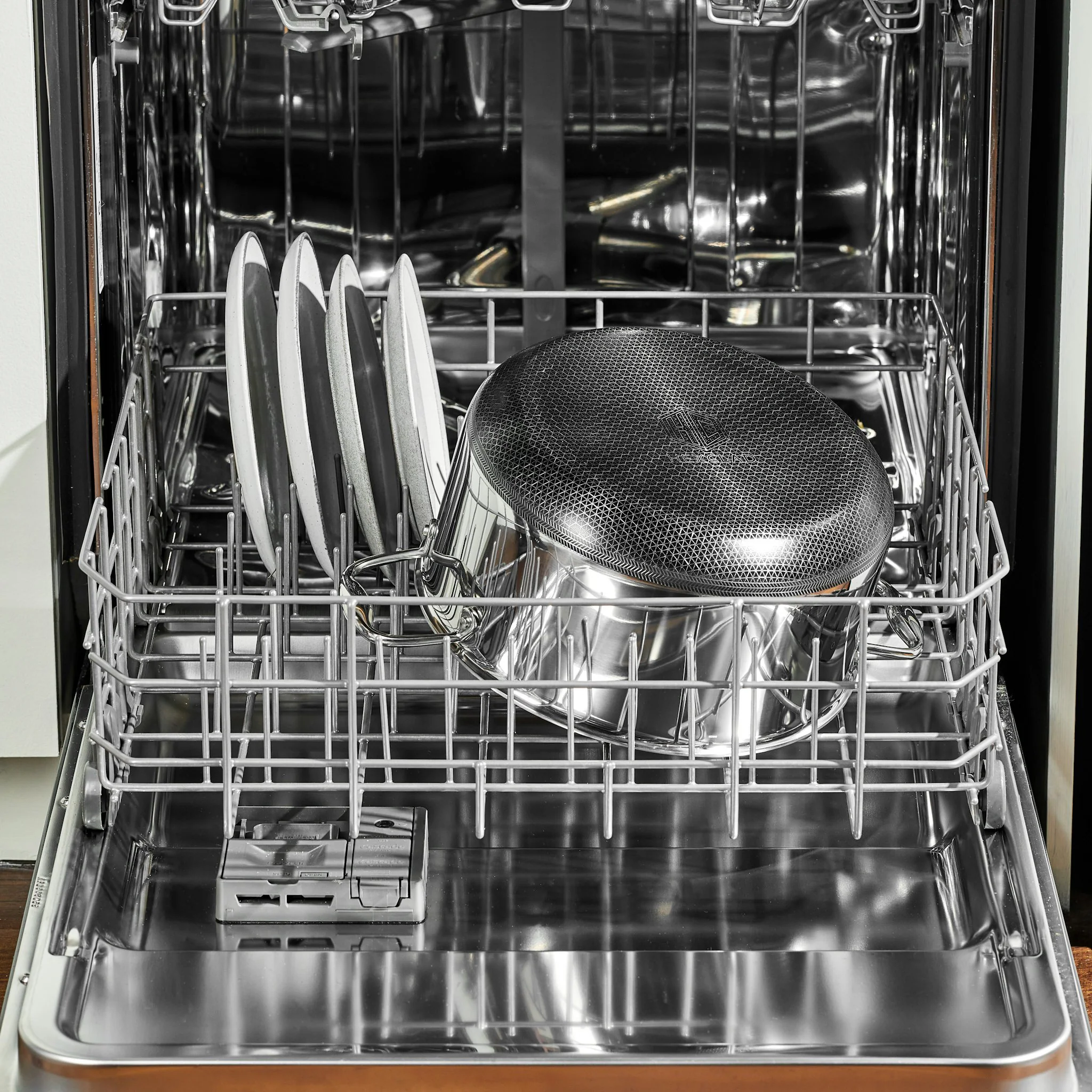 Hybrid Stock Pot With Lid, 8-Qt