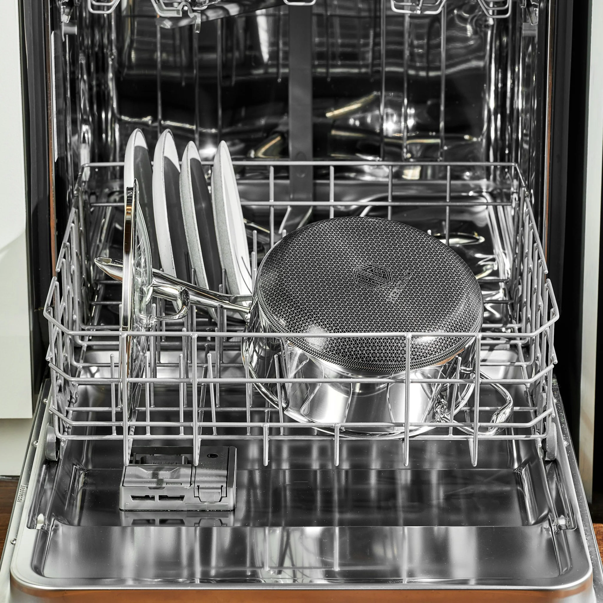 Hybrid Saucepan With Lid, 3-Qt