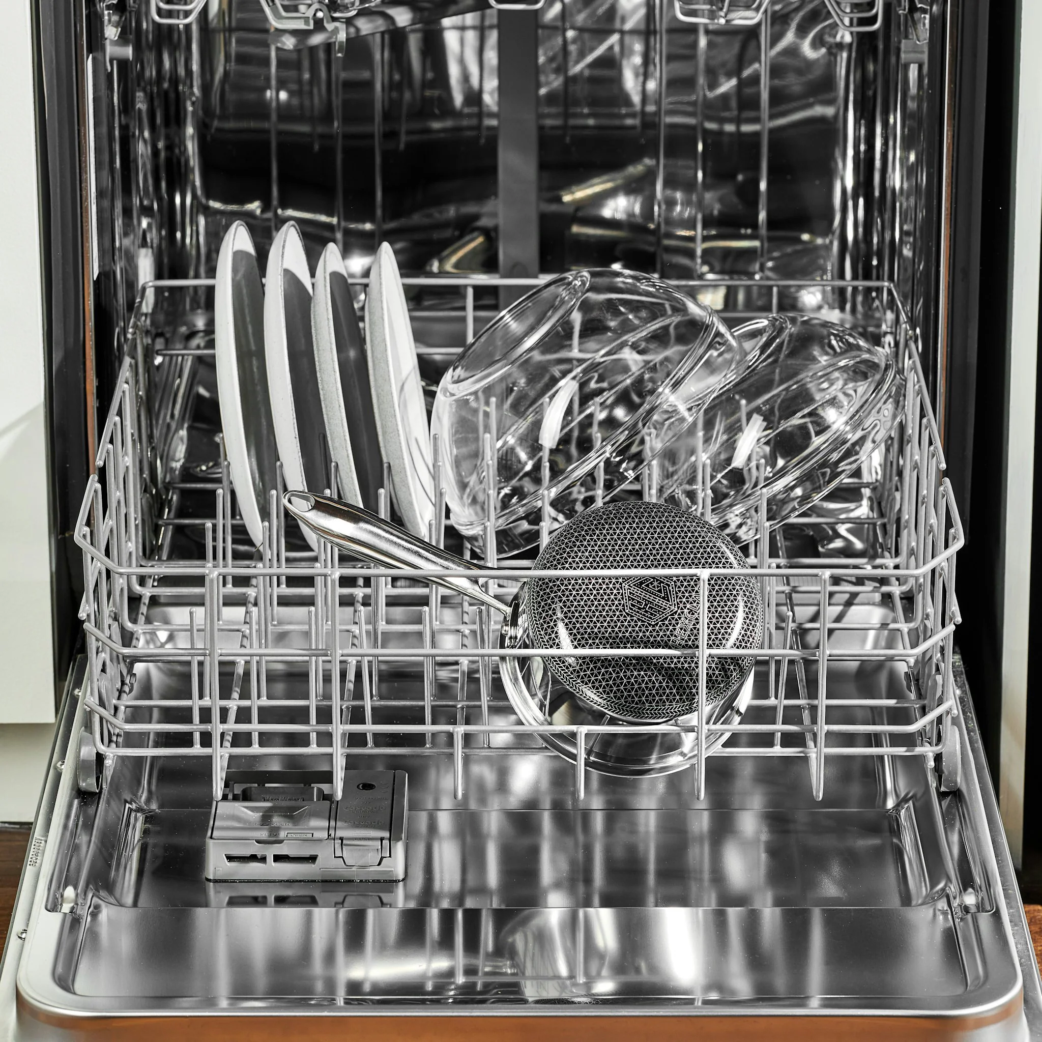 Hybrid Saucepan with Lid, 1-Qt