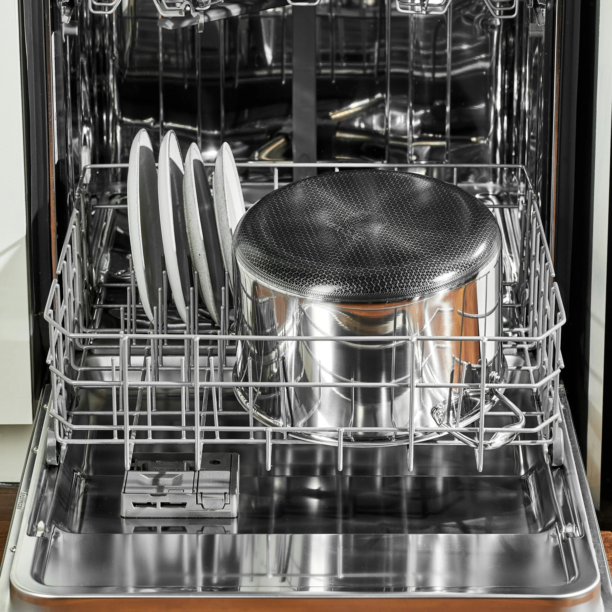 Hybrid Stock Pot with Lid, 10-Qt