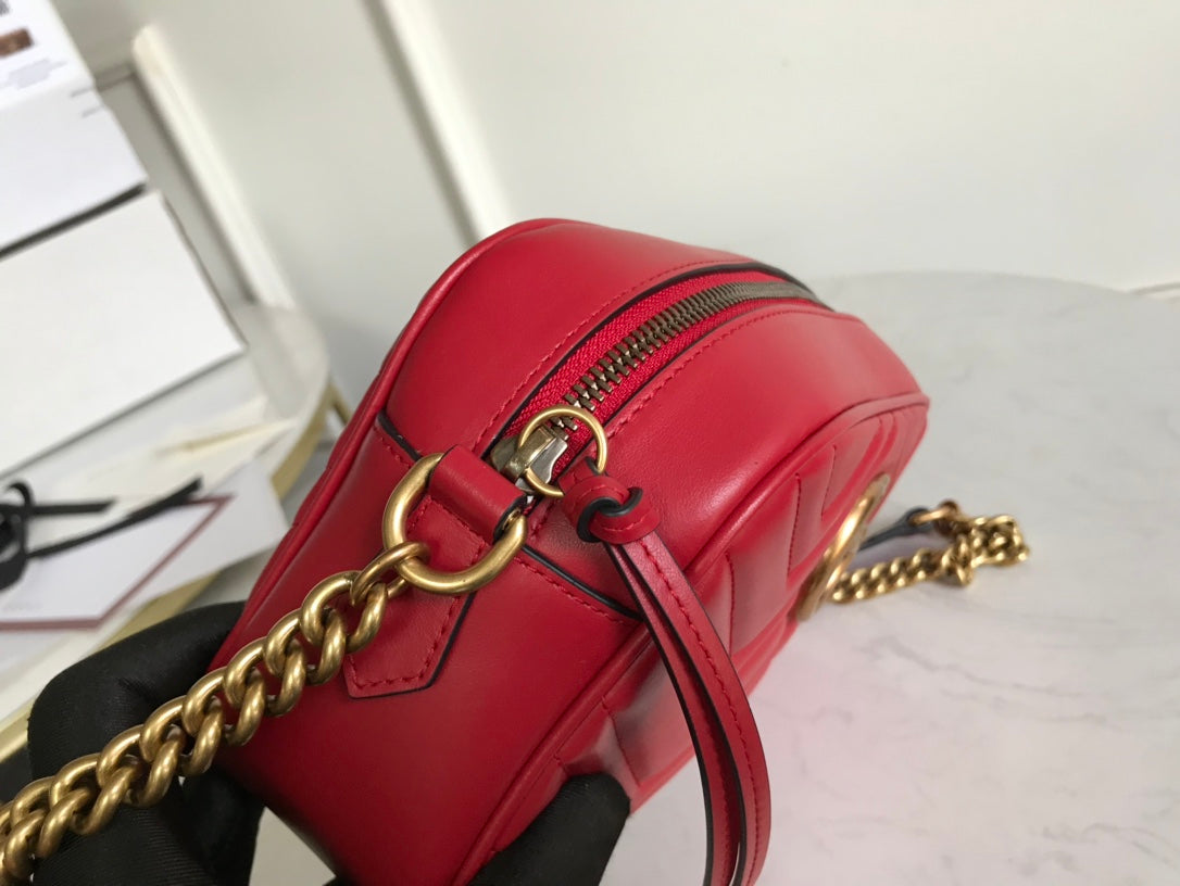 [TOP] GUCCI GG Marmont Small Matelasse Shoulder Bag - Red