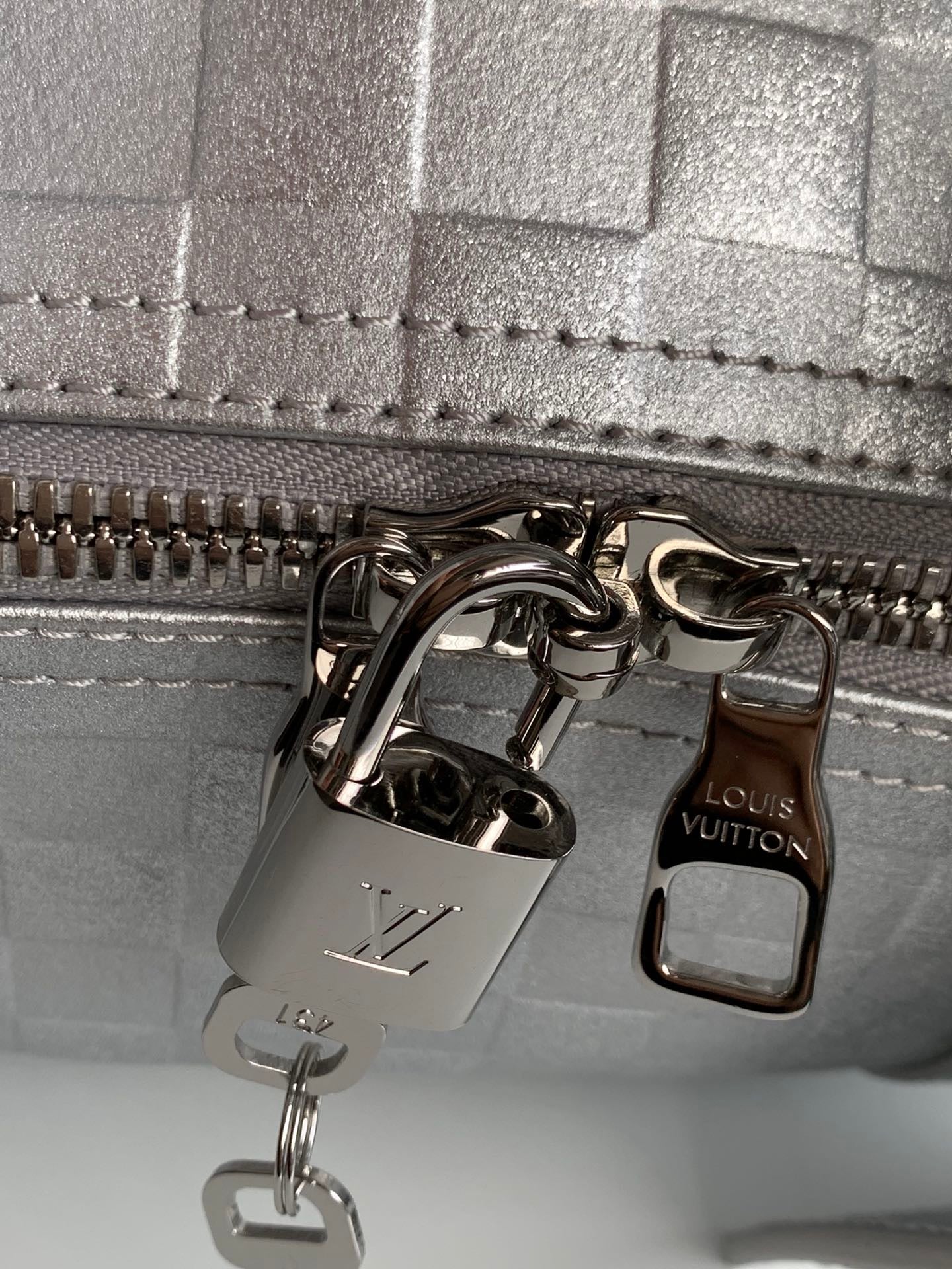 [TOP] Louis Vuitton LV  Virgil Abloh Keepall Bandouliere 50 Glitter Damier - Silver