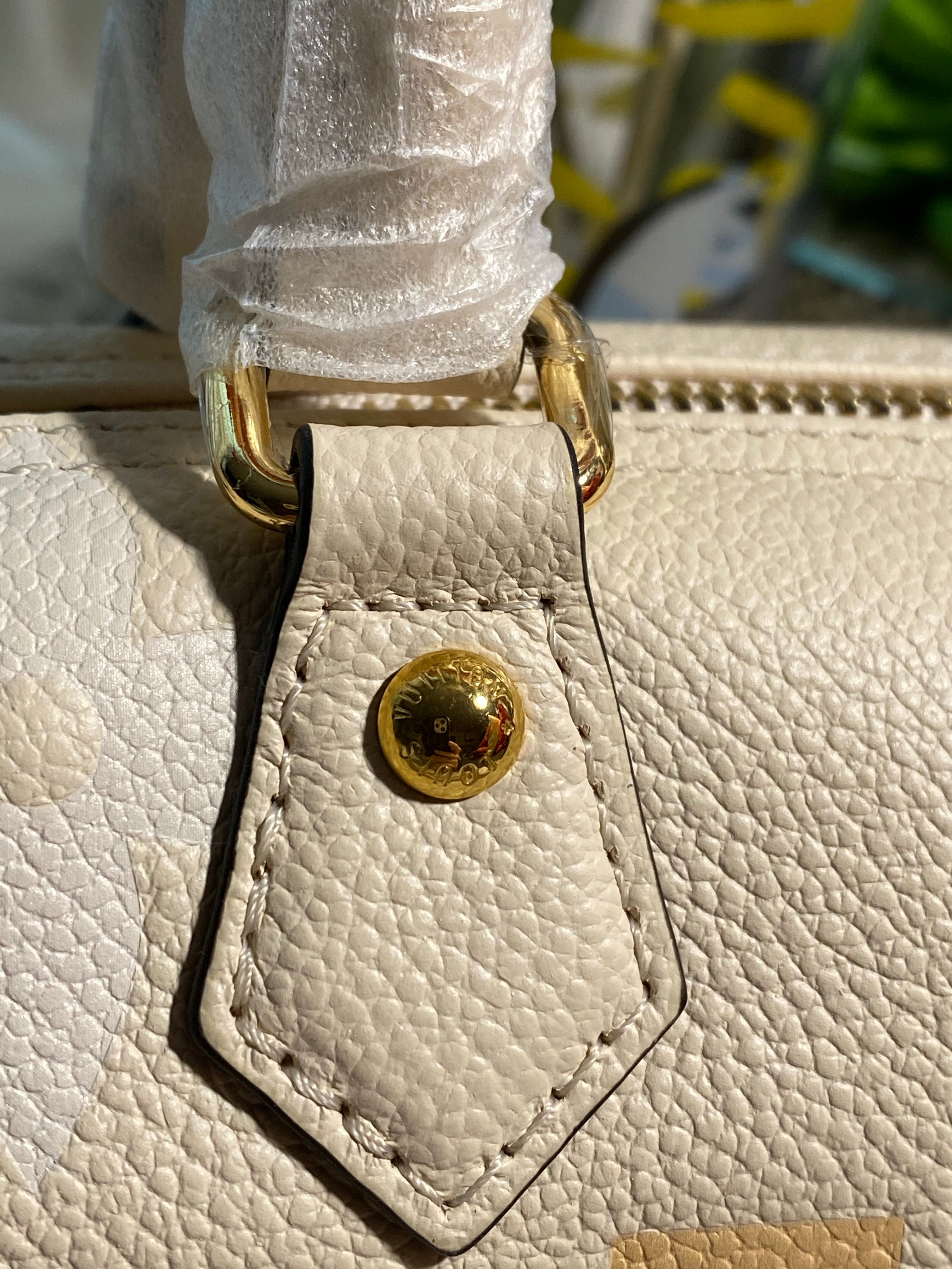 [TOP] Louis Vuitton LV Papillon BB Bag 20 x 10 x 10CM- Cream