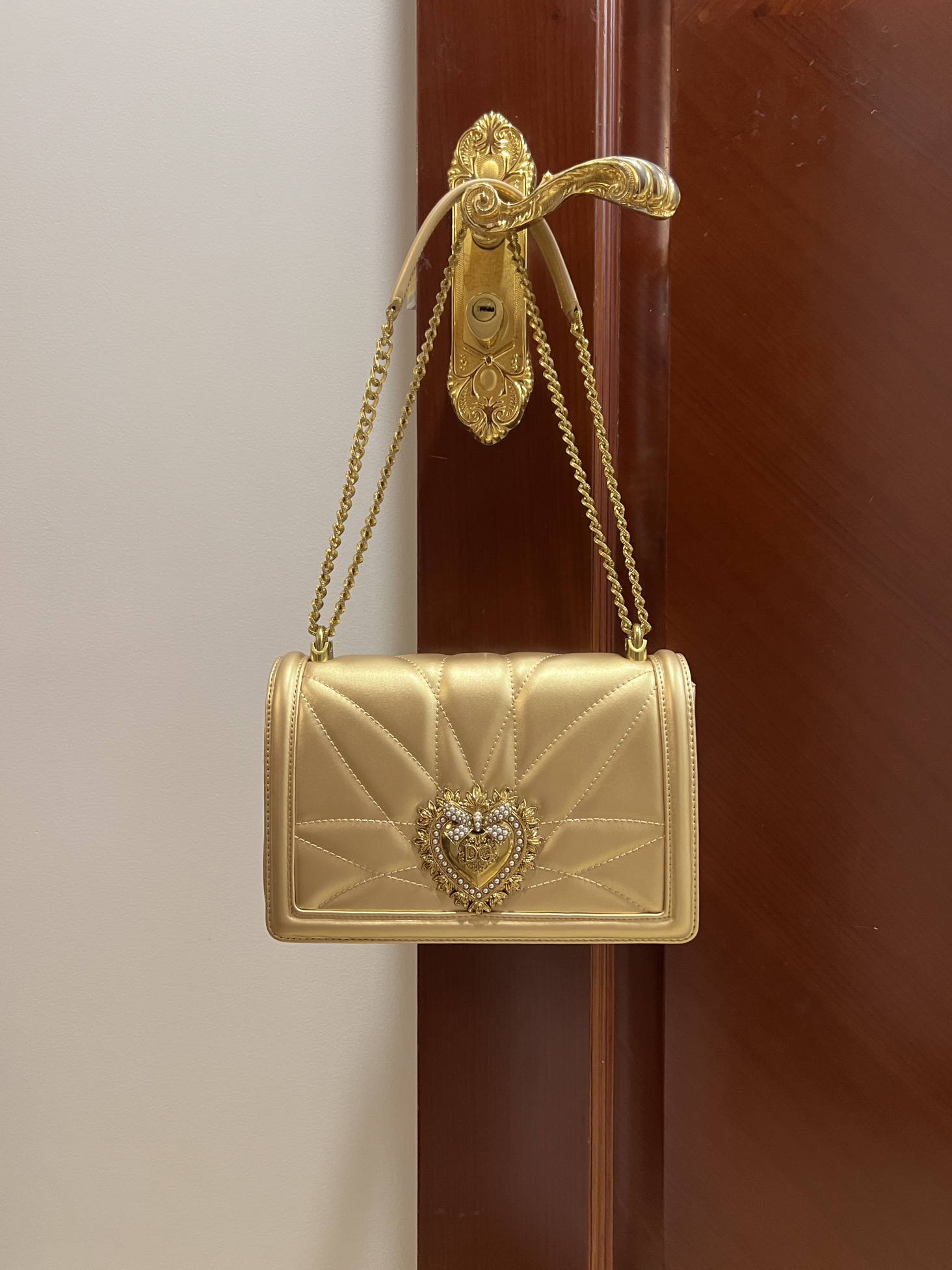[TOP] Dolce & Gabbana D&G Nappa Leather Devotion Bag 21cm/26cm - Golden